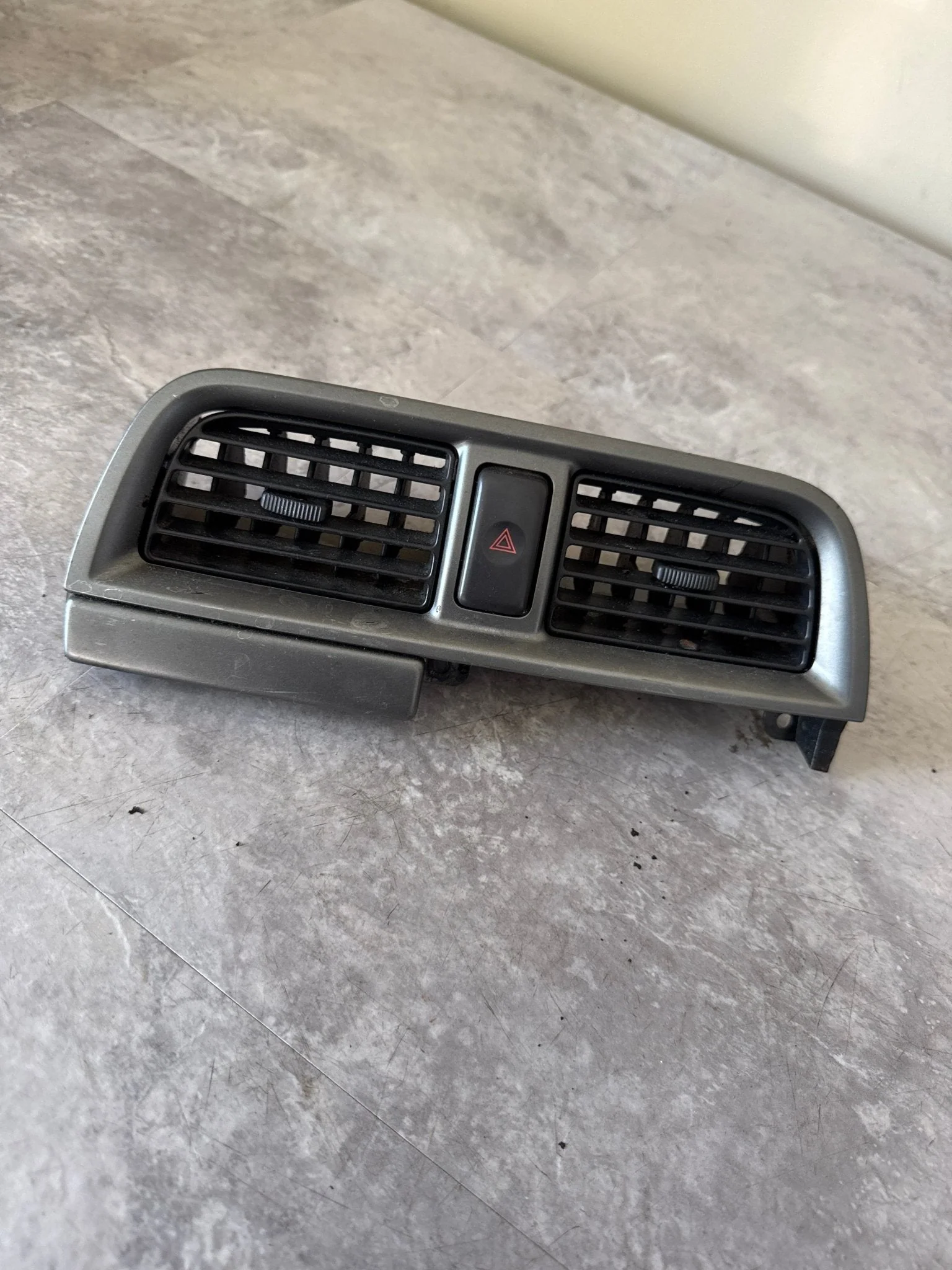 2002-2004 Subaru Impreza WRX STi OEM Center VENT Center DASH VENT AC Heater (04 WRX J4