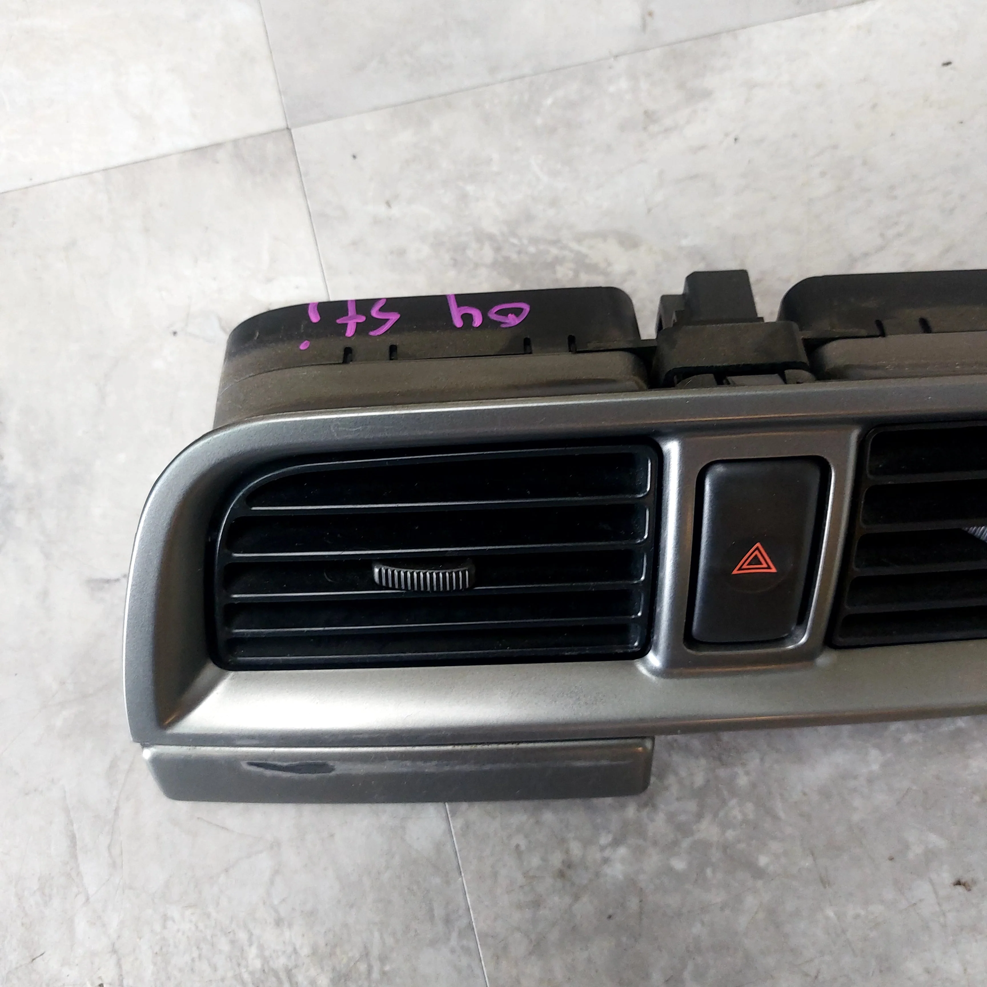 2002-2004 Subaru Impreza WRX STi OEM Center VENT Center DASH VENT AC Heater J4 - Image 2