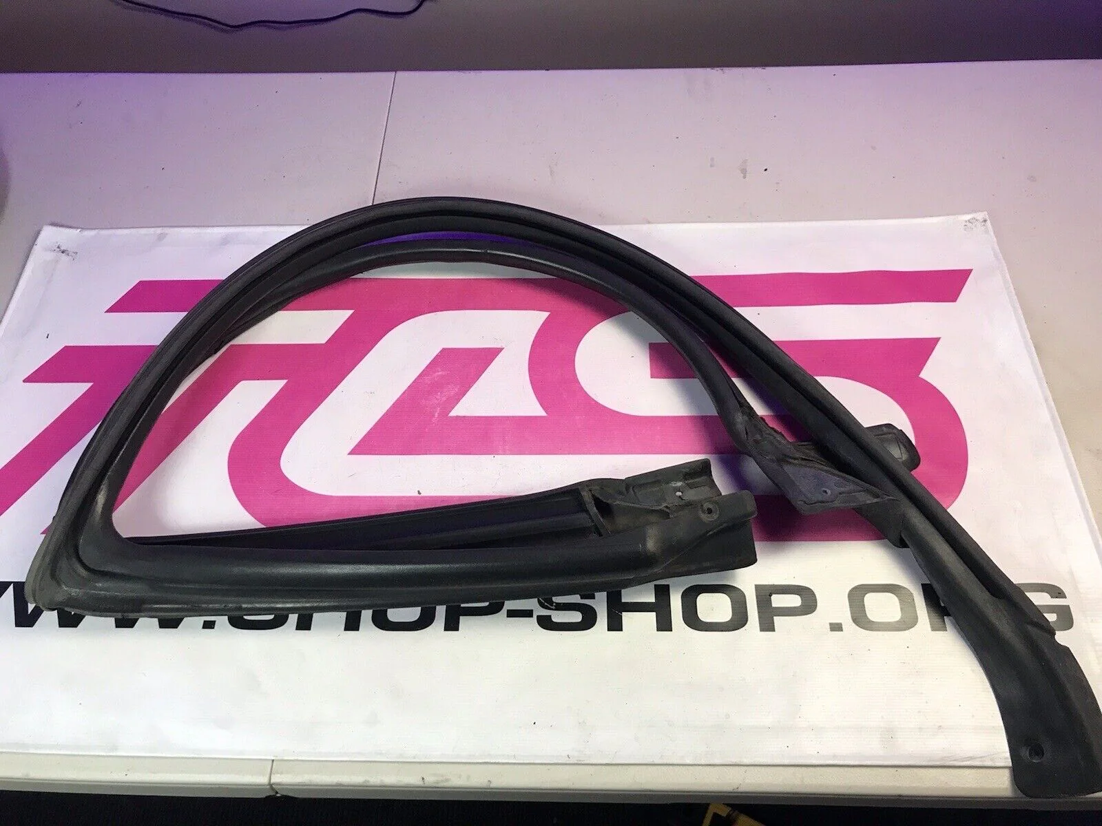2002-2007 Subaru Impreza Sedan Passenger RH Door Trim Seal B Pillar Exterior
