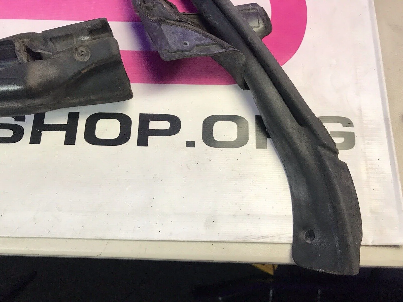 2002-2007 Subaru Impreza Sedan Passenger RH Door Trim Seal B Pillar Exterior - Image 4
