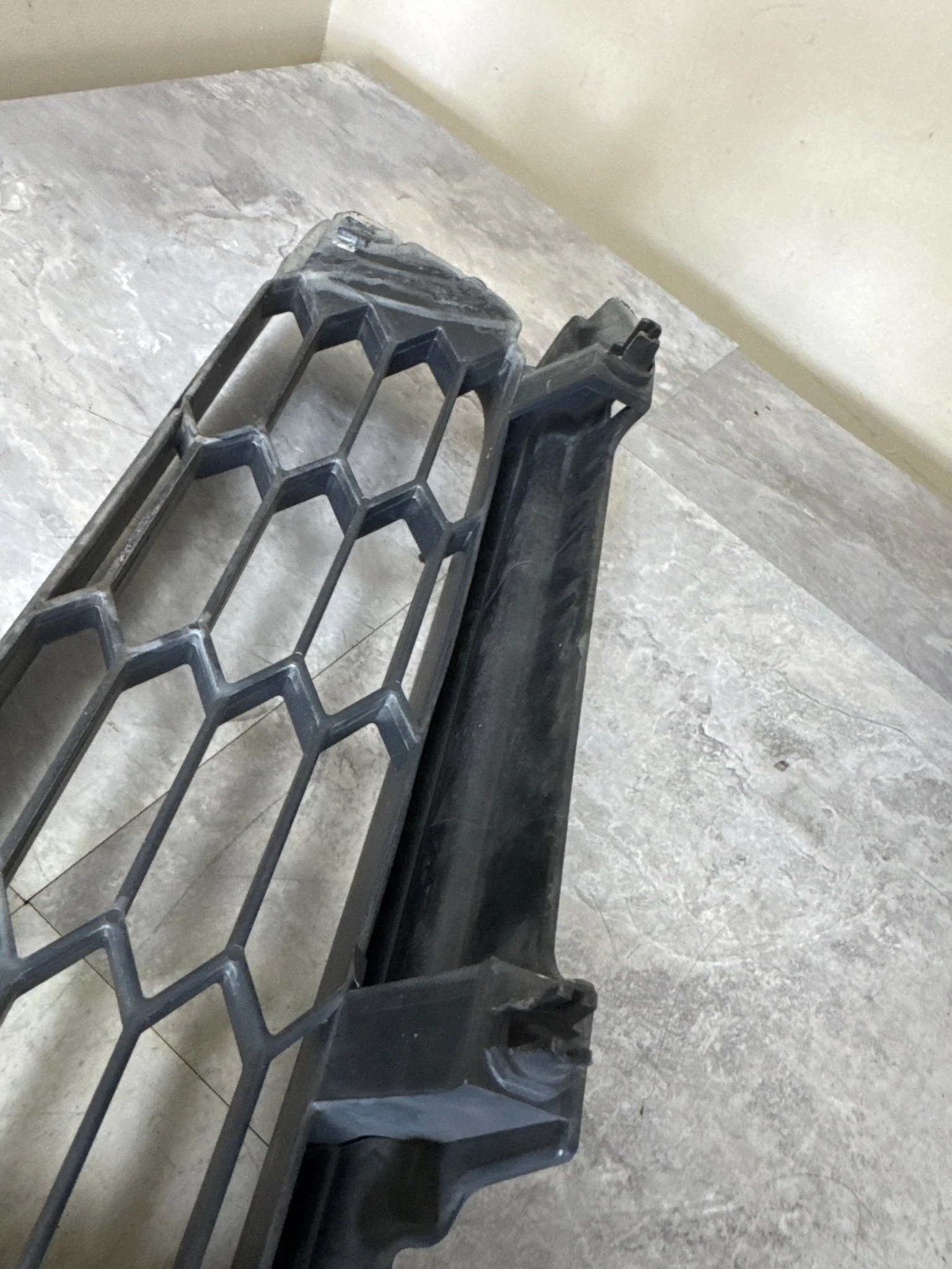 2002-2003 Subaru WRX Front Grille OEM Assembly (JDM Impreza Badge) D3 - Image 4