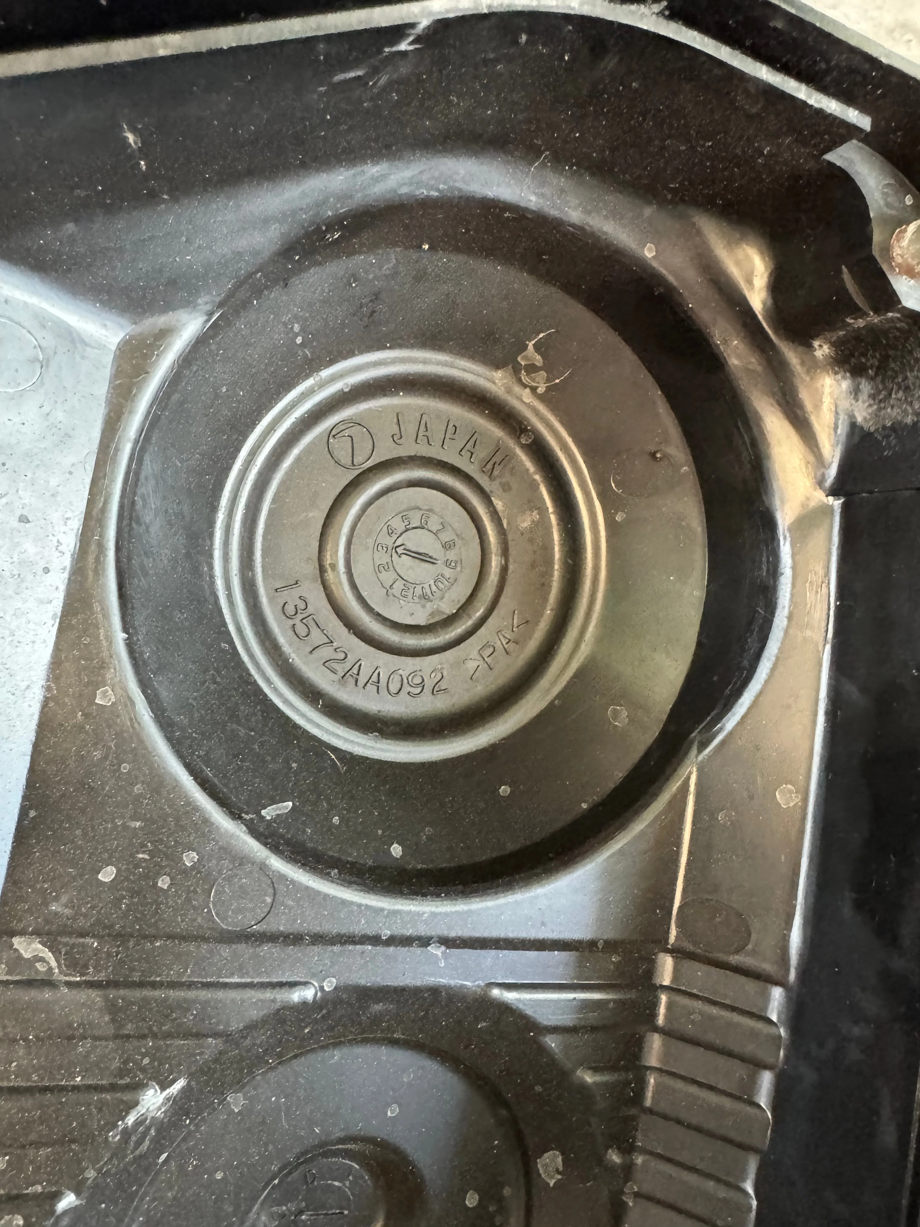 2002-2005 Subaru Impreza WRX Front OEM RH Timing Cover Y5 - Image 3