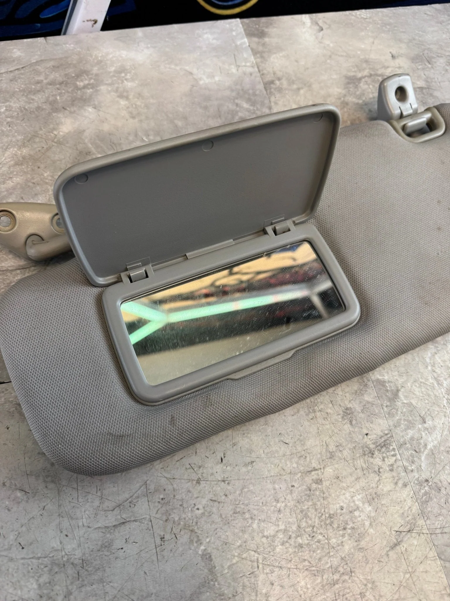 2002-2007 Subaru Impreza WRX STi OEM SUN Visor Shade Driver SIDE LH LHD J3 - Image 3