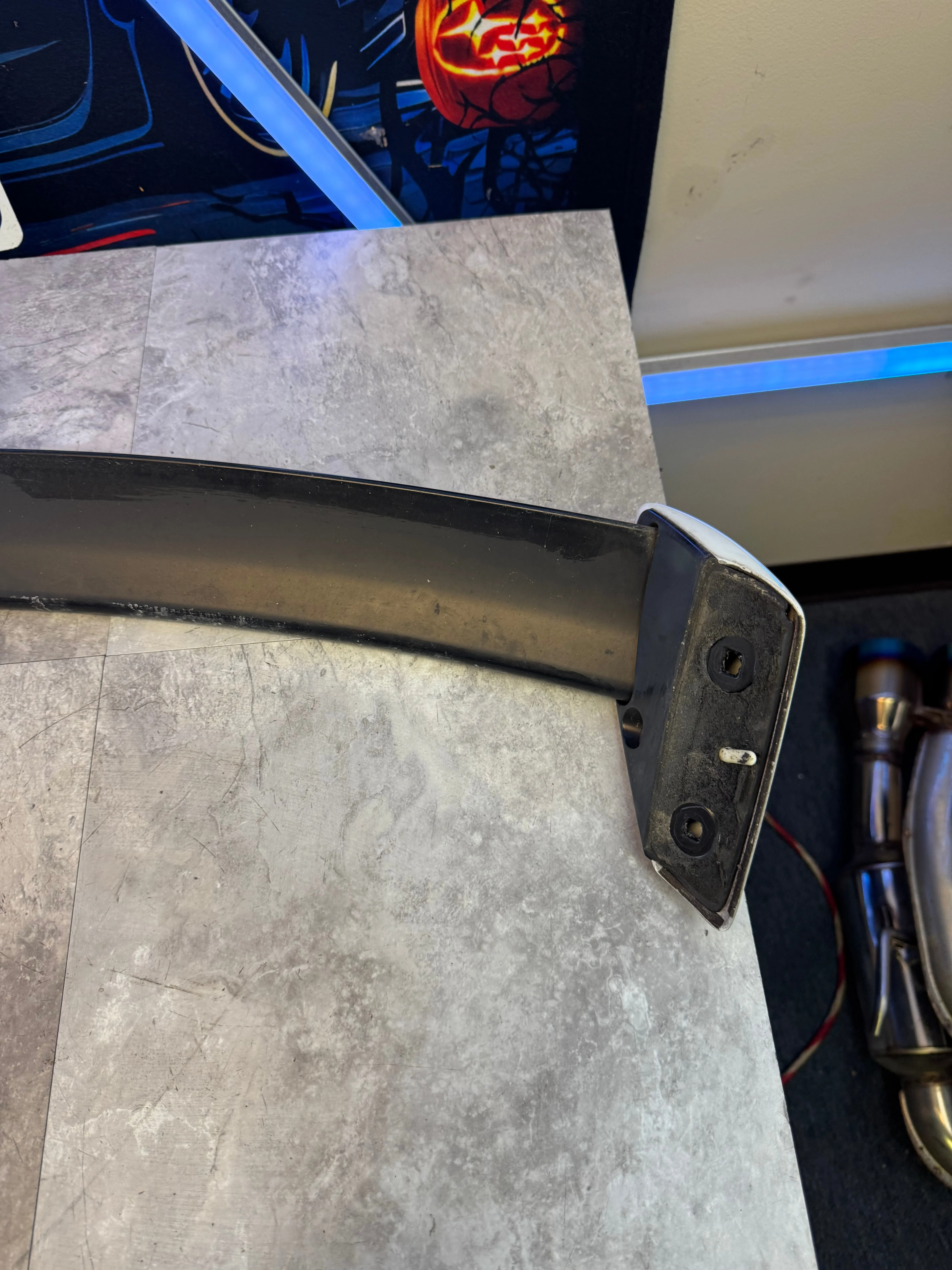 2002-2007 Subaru WRX STi OEM Rear Roof Spoiler Wing Assembly Alpine White (Strut Room) - Image 10