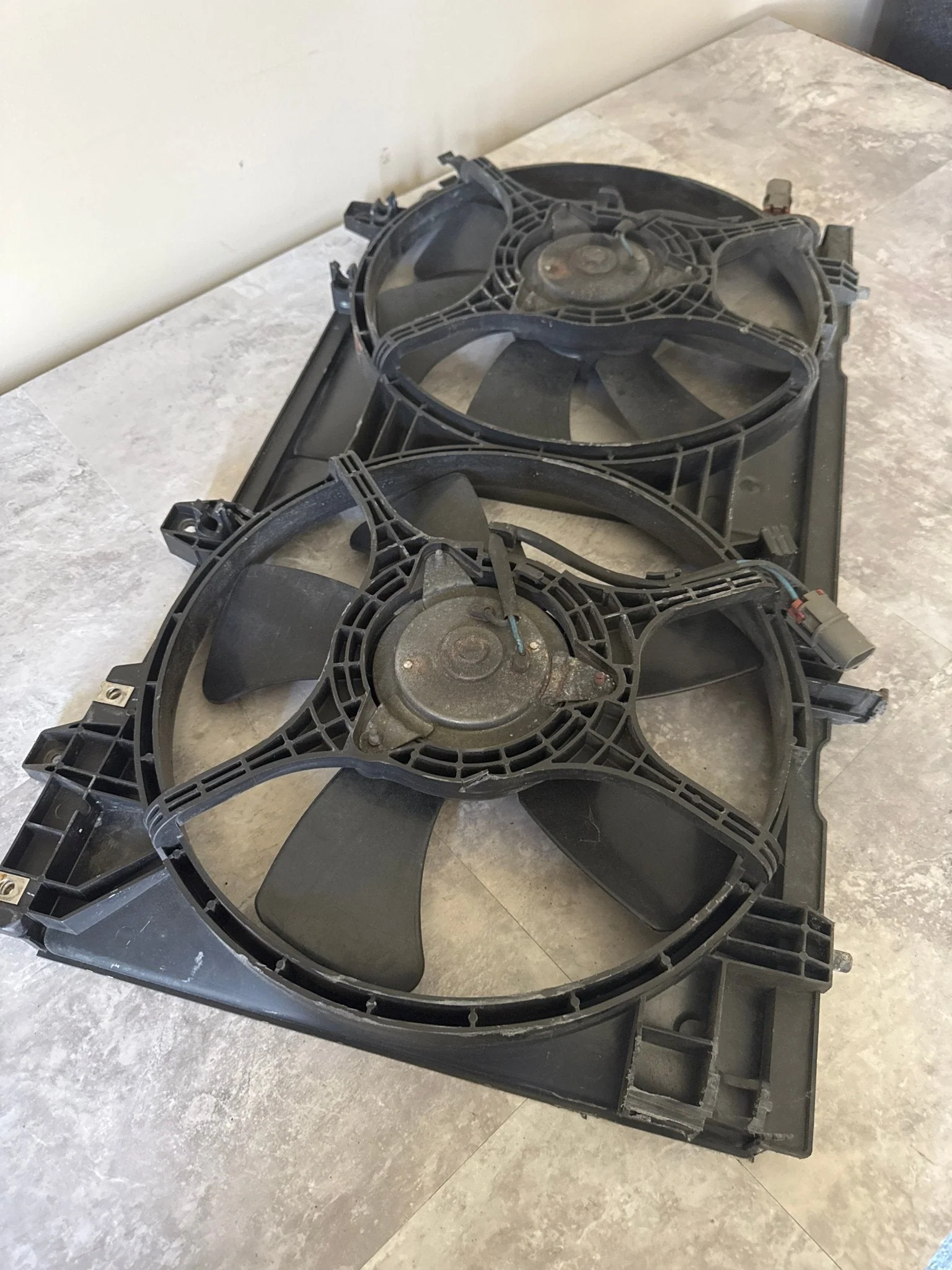 2003-2008 Subaru Forester Turbo Engine OEM Radiator Cooling Fan Shroud Assembly (2) D3