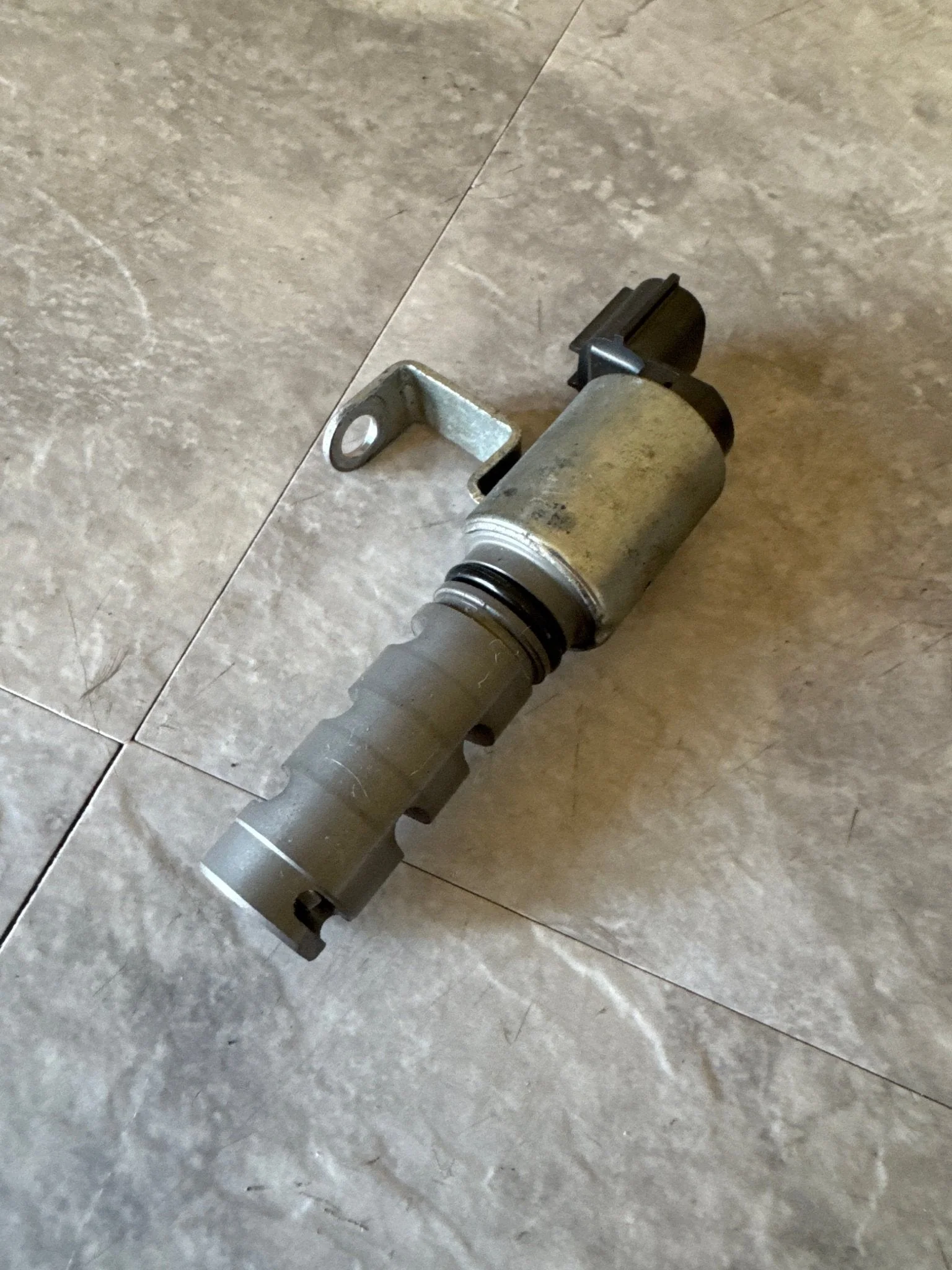 2004-2007 Subaru WRX STi AVCS Solenoid Oil Valve J3 - Image 2