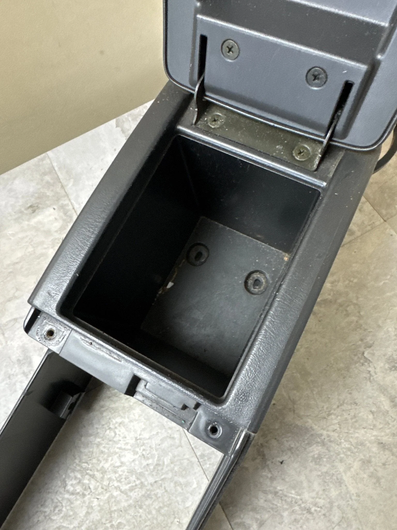 2005-2007 Subaru Impreza WRX STI Black Center Console Rest Trim Middle K1 - Image 6