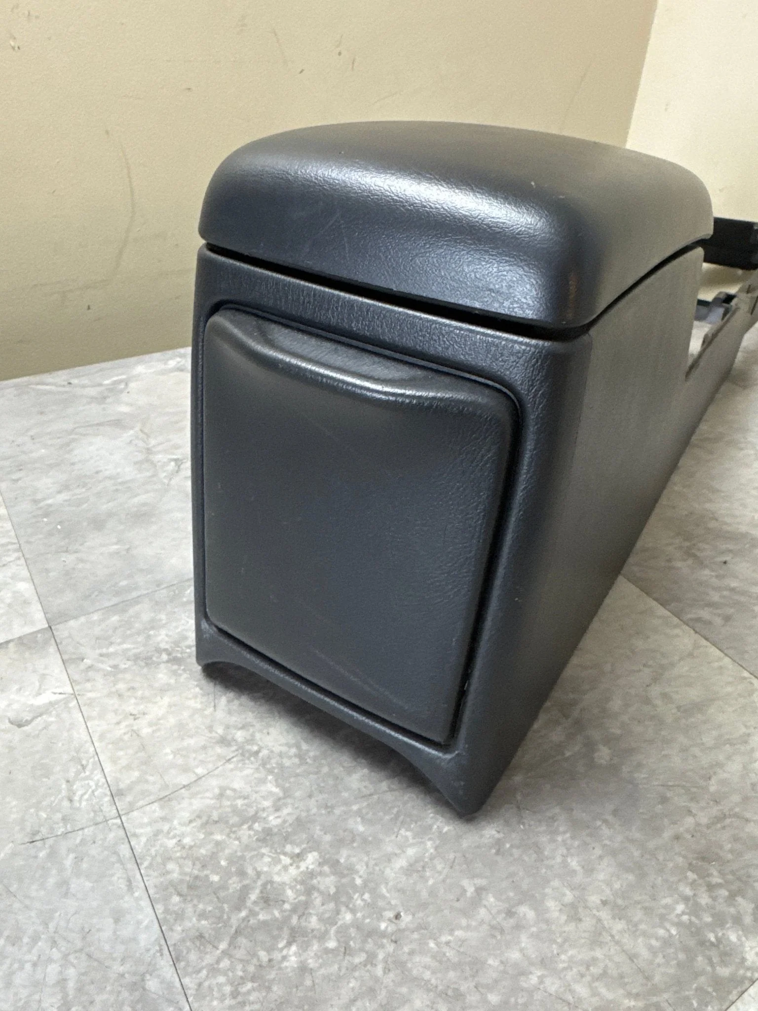 2005-2007 Subaru Impreza WRX STI Black Center Console Rest Trim Middle K1 - Image 8