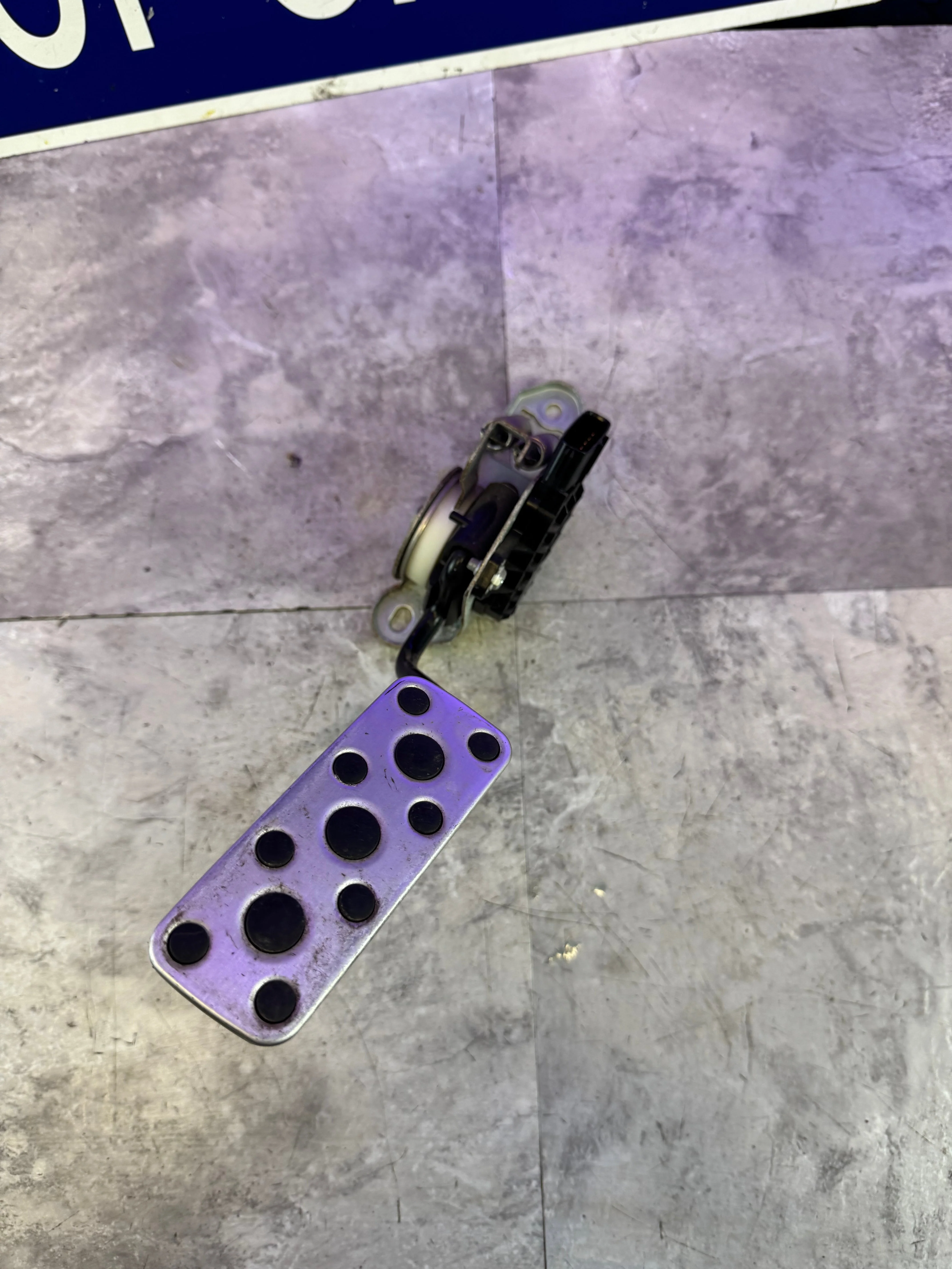 2004-2007 Subaru Impreza WRX STi OEM Accelerator Pedal Assembly Accelerator Y3