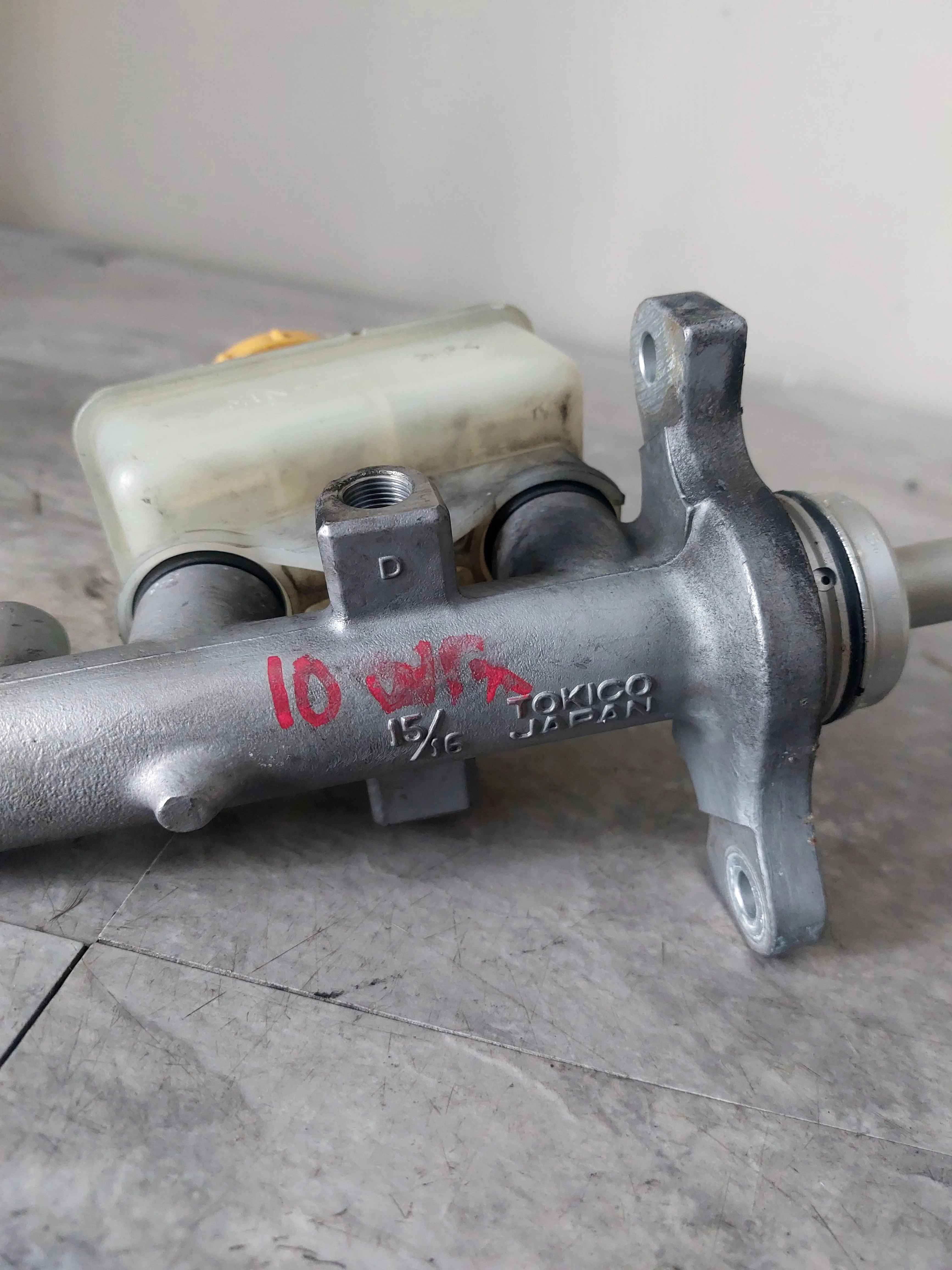 2008-2014 Subaru WRX OEM Master Cylinder w Reservoir I2 - Image 5