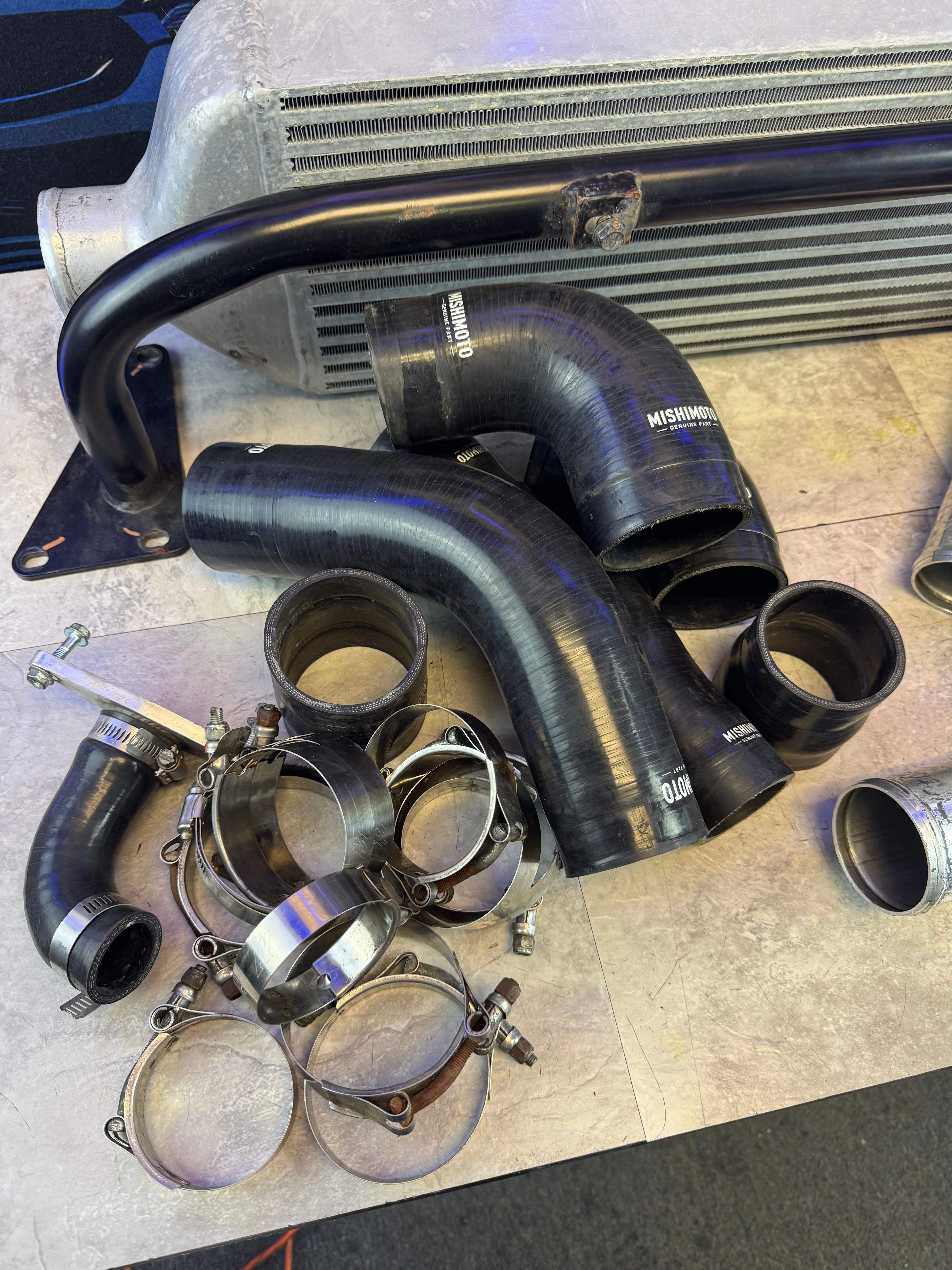 2015-2021 WRX STi Mishimoto Front Mount Intercooler Kit With Speed Density Bung With Air Intake 2.5Core / O4 - Image 2