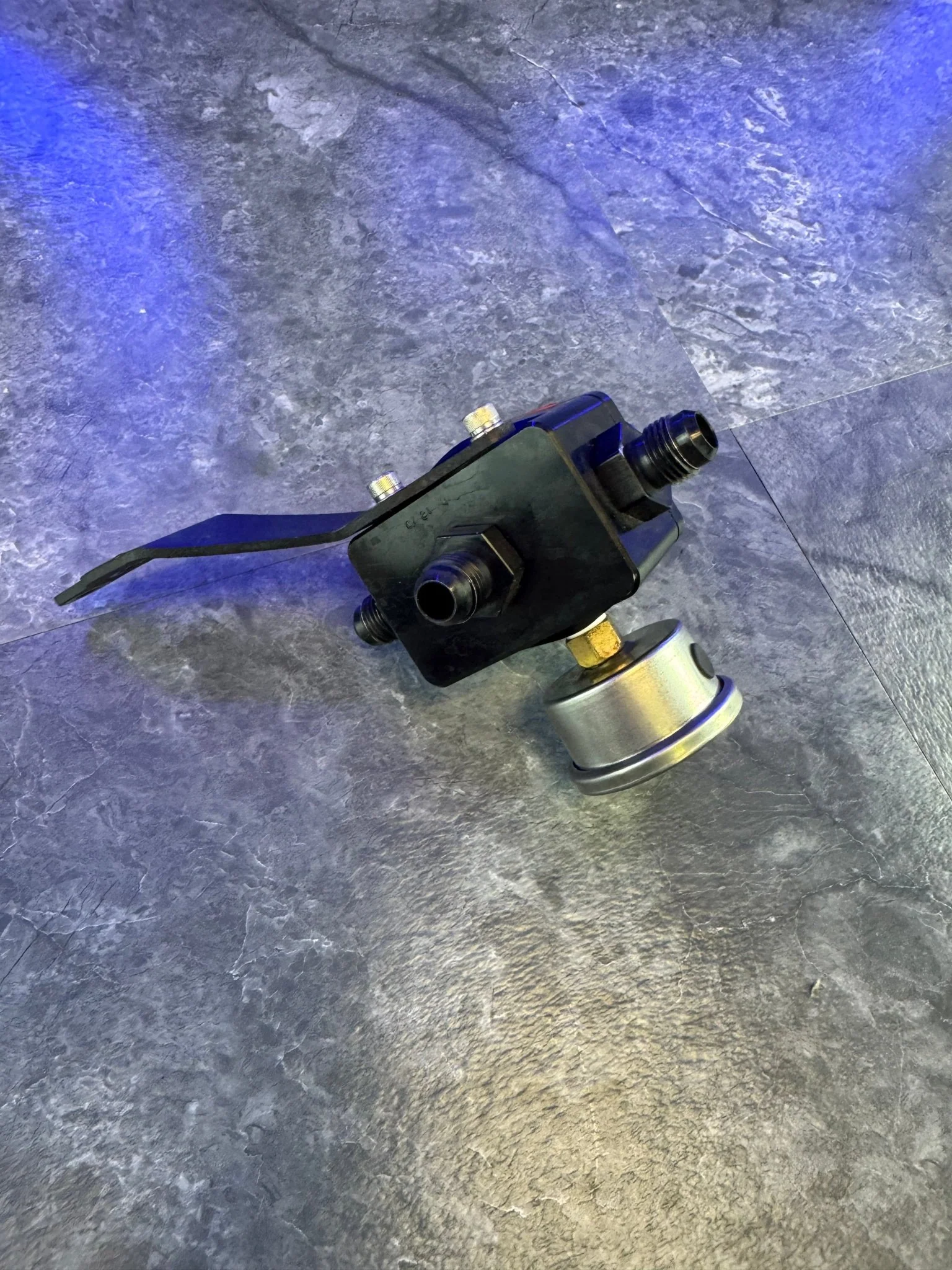 Aeromotive Fuel Pressure Regulator With Gauge AN6 Fittings And Bracket P3 - Image 3