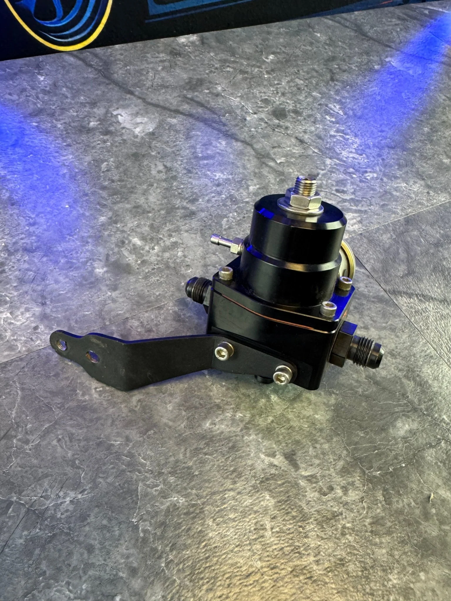 Aeromotive Fuel Pressure Regulator With Gauge AN6 Fittings And Bracket P3 - Image 4
