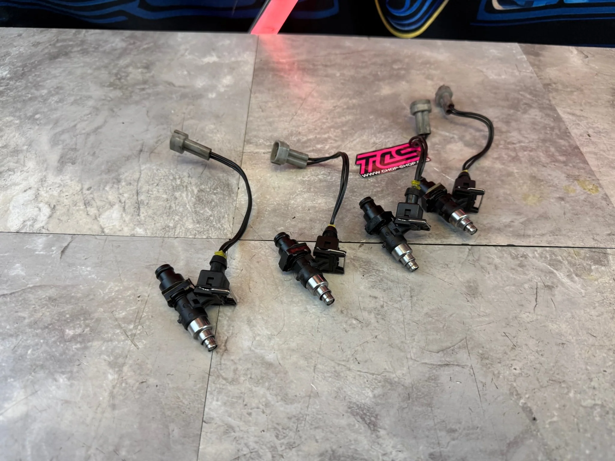 FIC fuel injectors 1300 CC top feed Subaru STi & wrx w/ plug & play jumpers