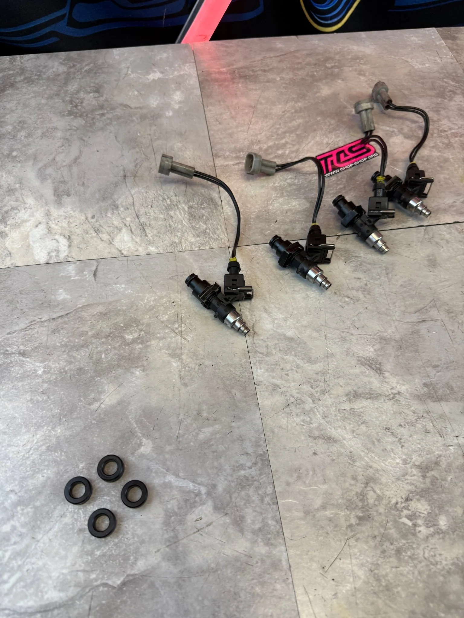 FIC fuel injectors 1300 CC top feed Subaru STi & wrx w/ plug & play jumpers - Image 2