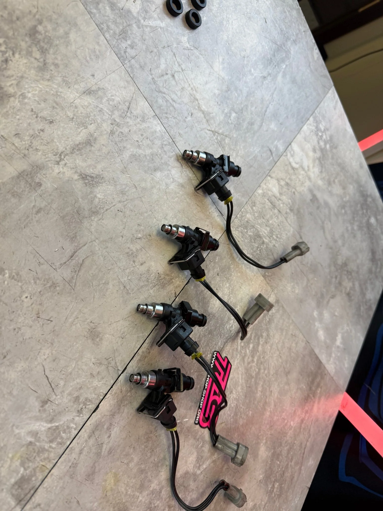 FIC fuel injectors 1300 CC top feed Subaru STi & wrx w/ plug & play jumpers - Image 3