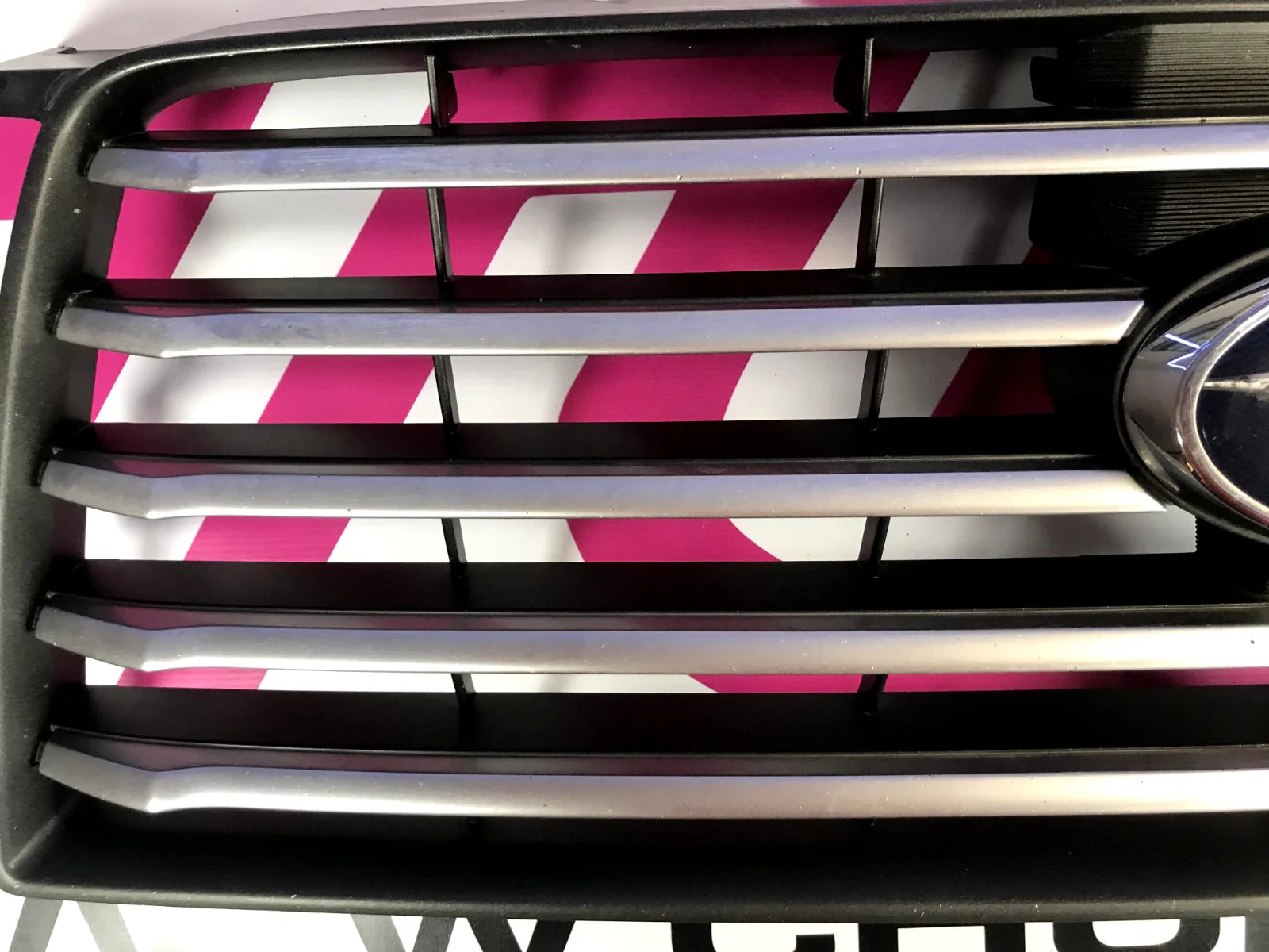 2006-2008 Subaru Forester Front Grille Assembly Suabaru Emblem - Image 2