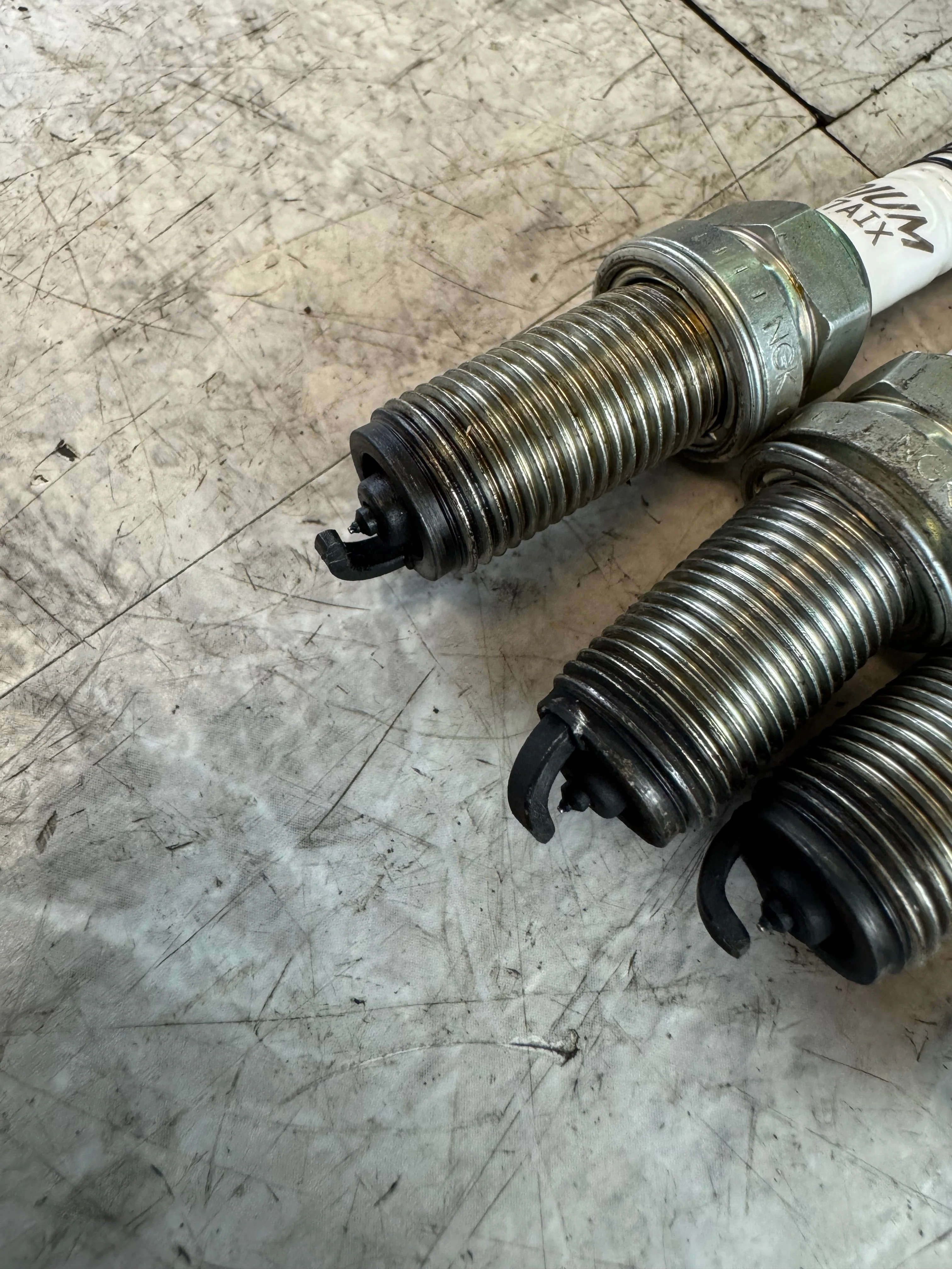 NGK Iridium IX Plug Number LFR7AIX Spark Plug - 2309 Set X4 Used / K1 - Image 2