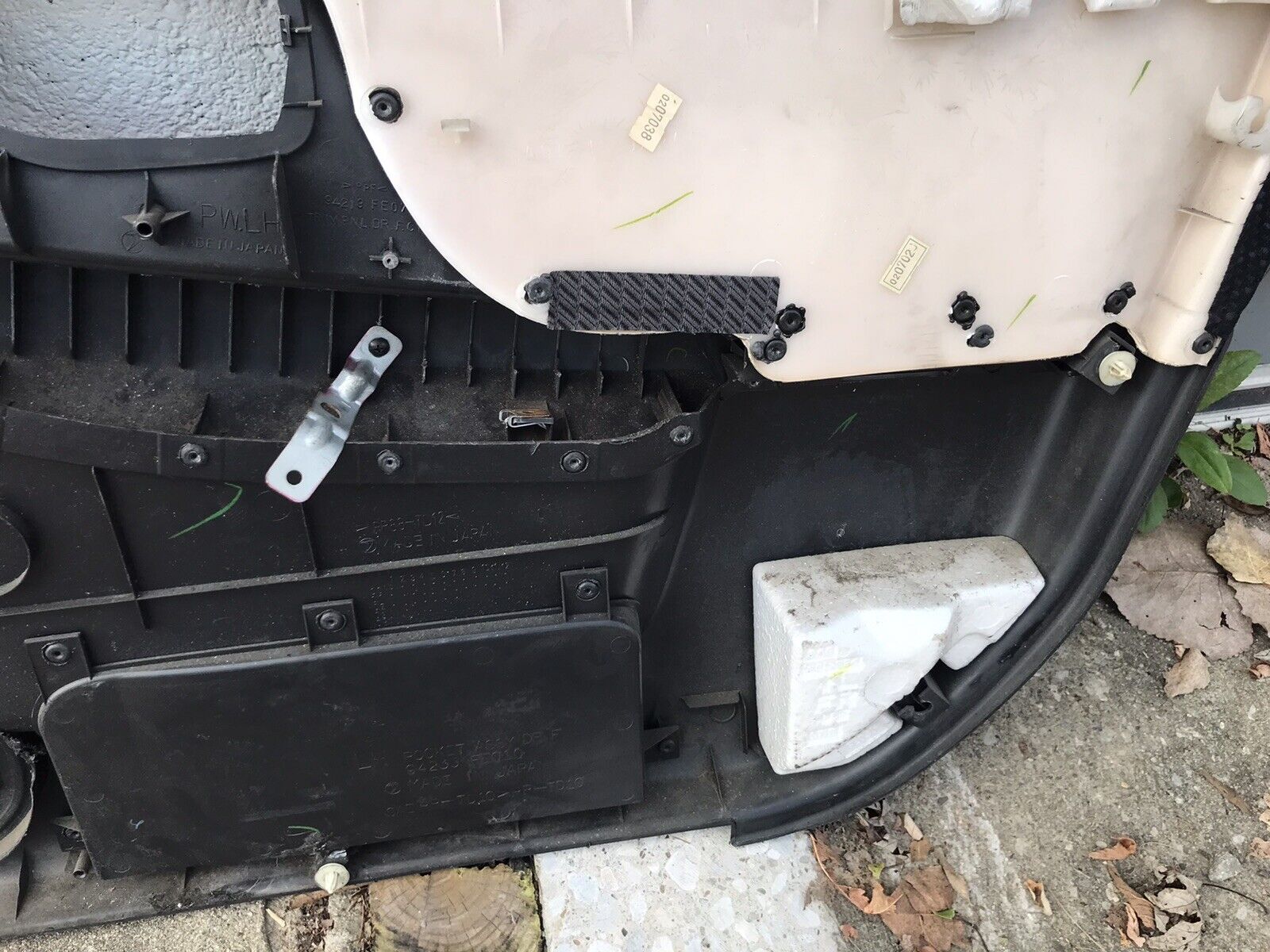2002-2003 Subaru Impreza WRX Front OEM LH Driver Side Door Panel - Image 10