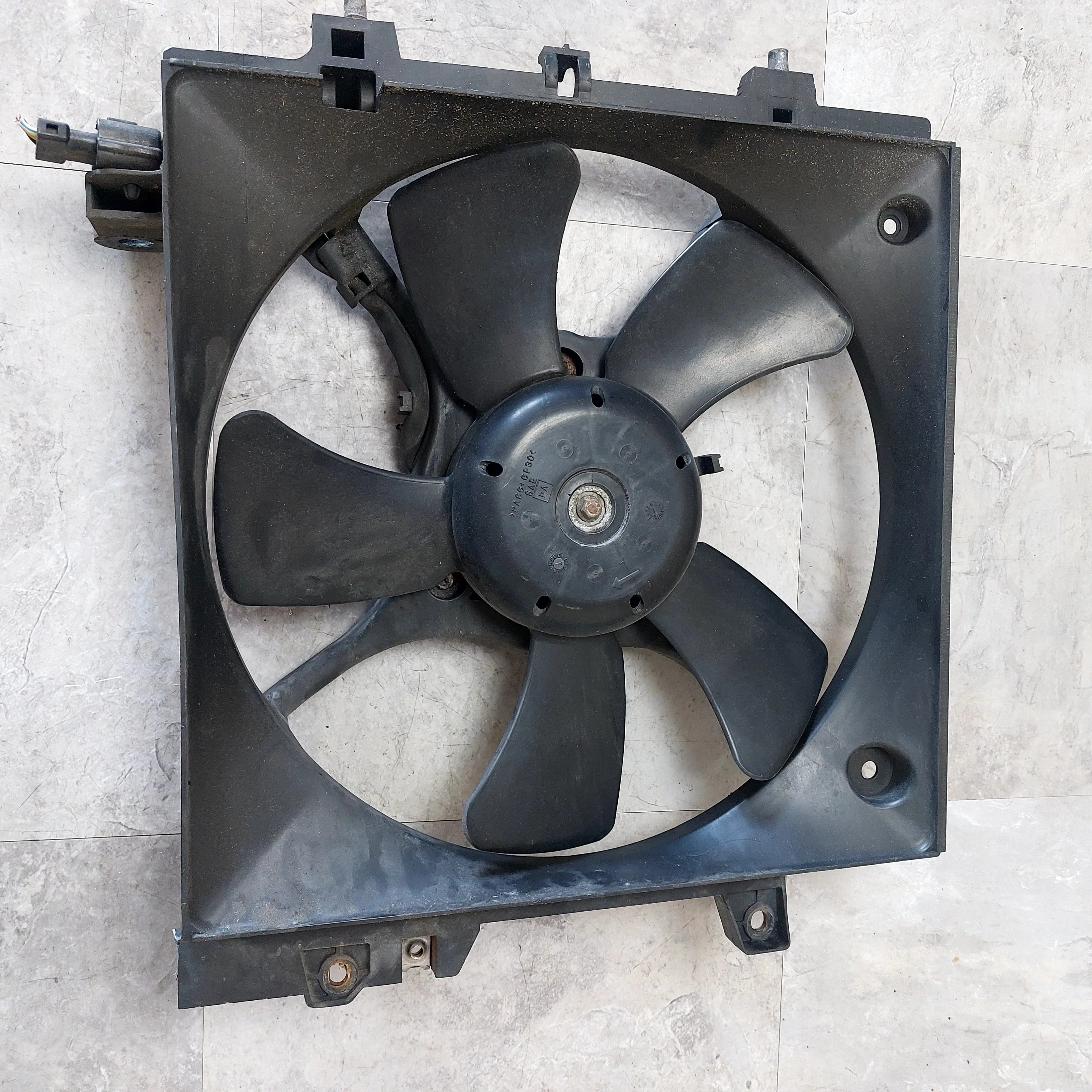 2002-2003 Subaru WRX LH Radiator OEM Cooling Fan Assembly L3