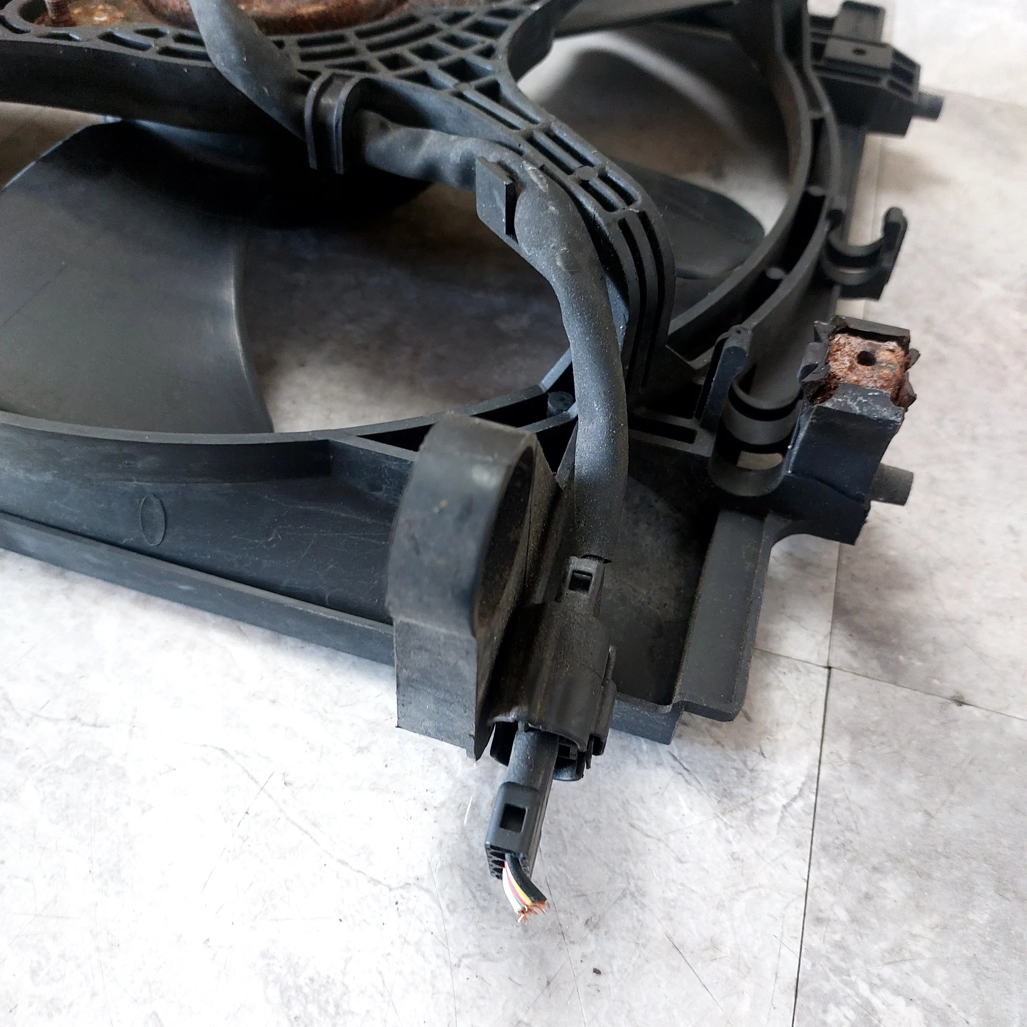 2002-2003 Subaru WRX LH Radiator OEM Cooling Fan Assembly L3 - Image 7