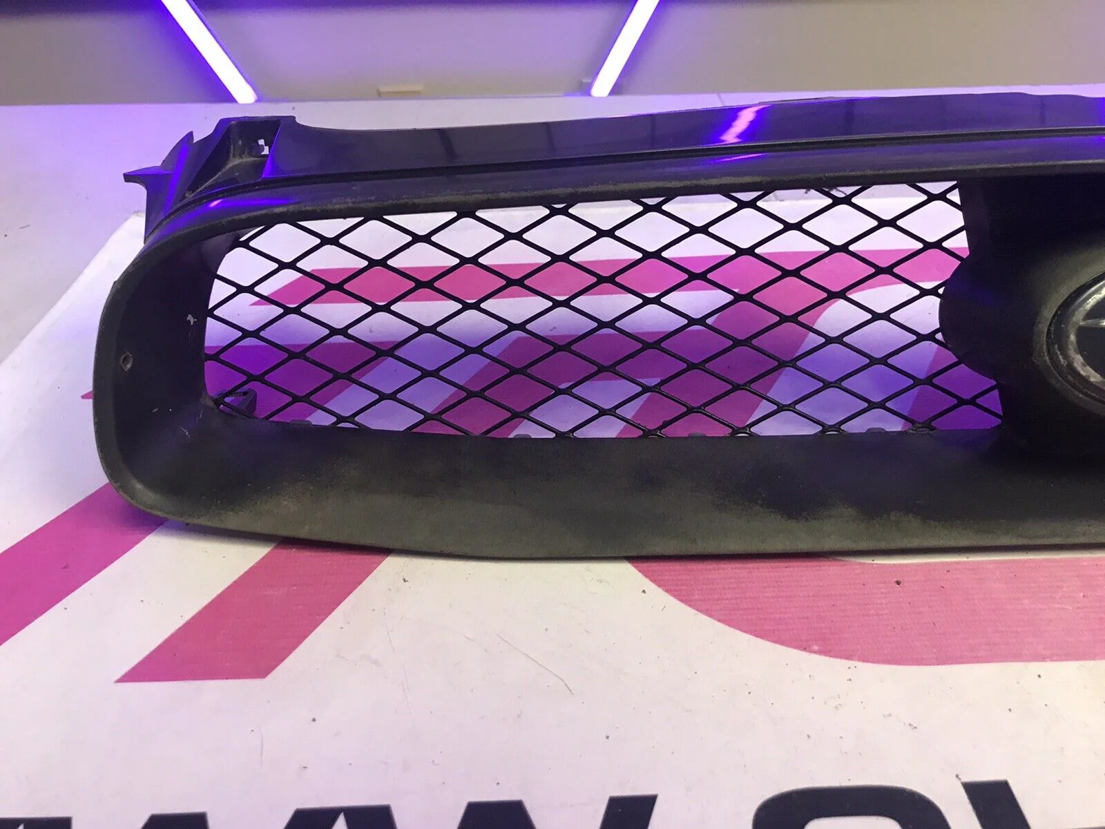 2004-2005 Subaru WRX STi Blobeye OEM Front Grille Assembly - Image 2