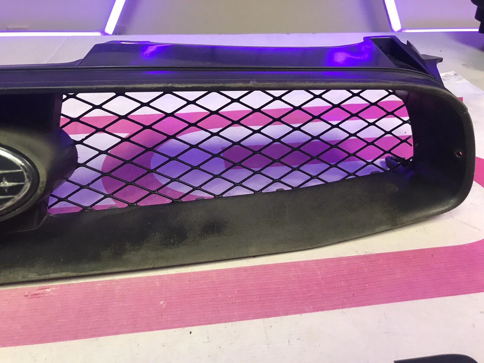 2004-2005 Subaru WRX STi Blobeye OEM Front Grille Assembly - Image 4
