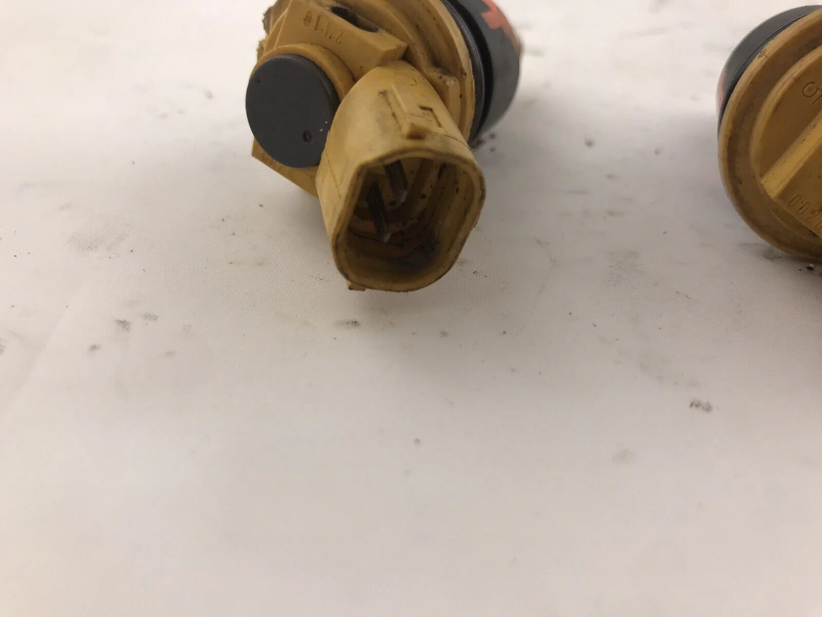 2004-2006 Subaru Legacy OEM Gt/obxt Side Feed Fuel Injectors - Image 5