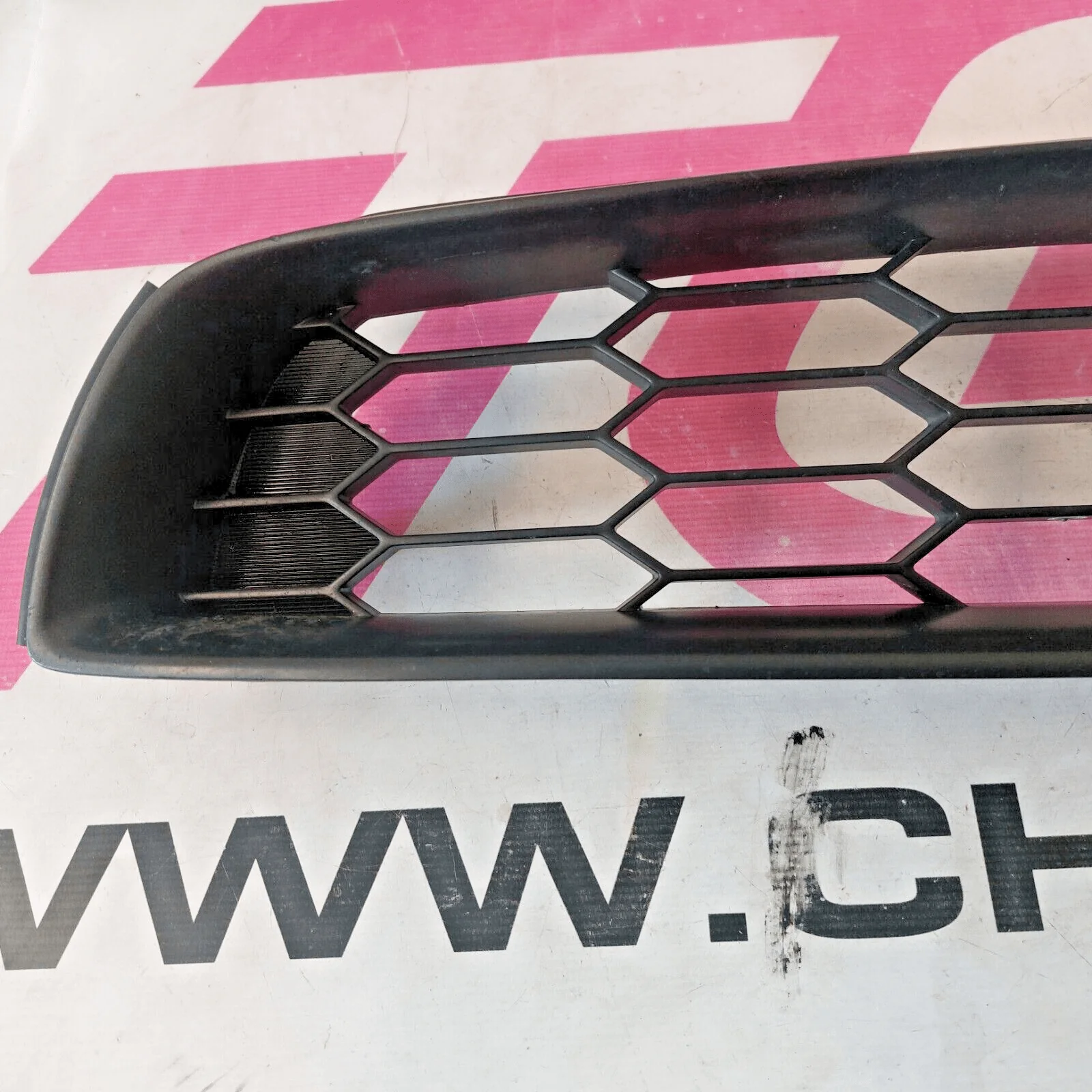 2002-2003 Subaru WRX Front Grille OEM Assembly - Image 2
