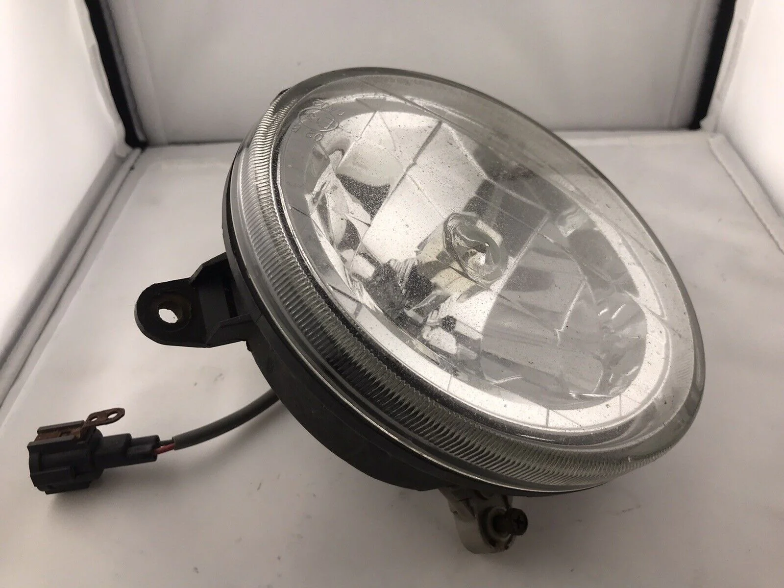2002-2004 Subaru Impreza WRX Glass OEM Fog Light LH Driver Side Cracked