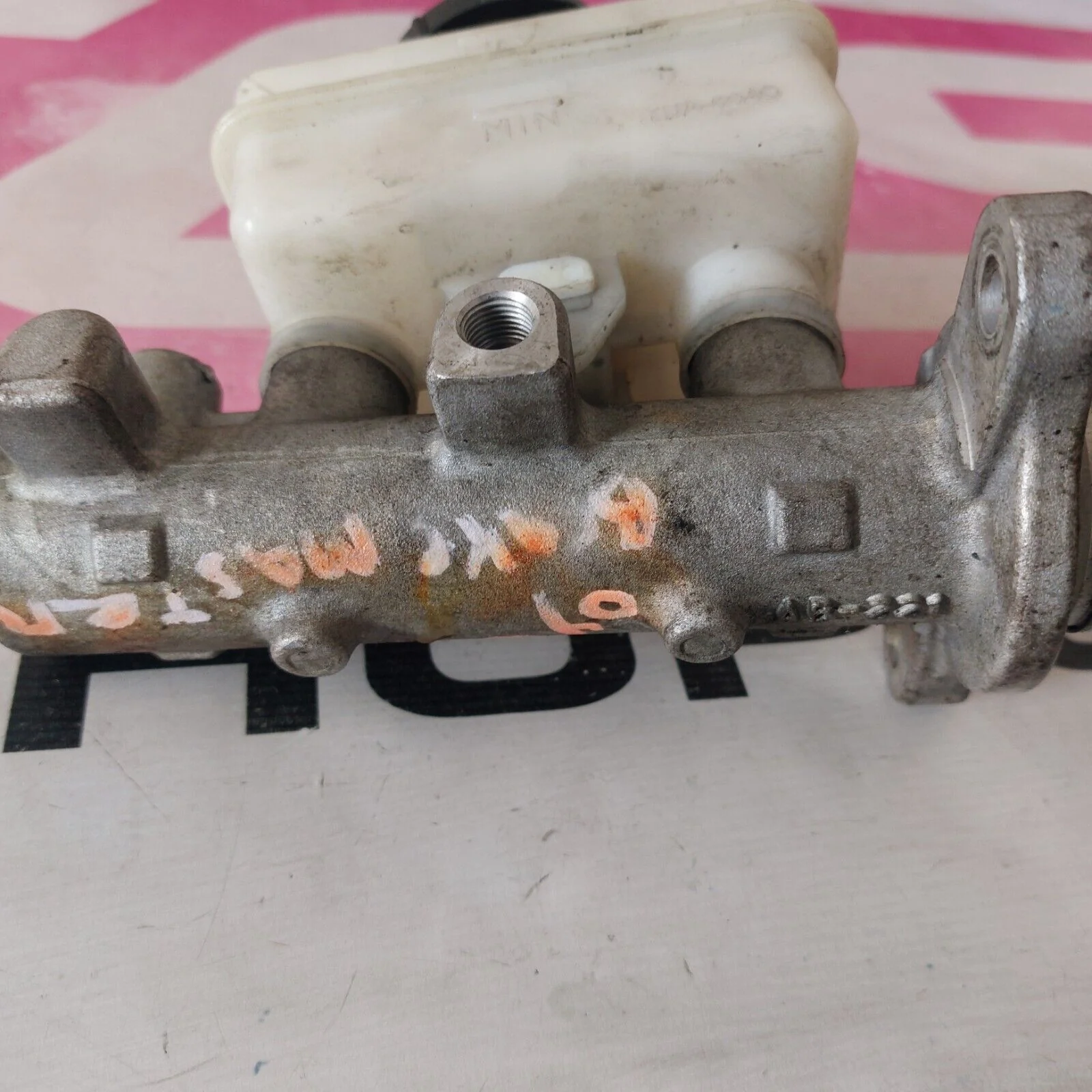2002-2007 Subaru Impreza WRX Brake OEM Master Cylinder Reservoir K3 - Image 7