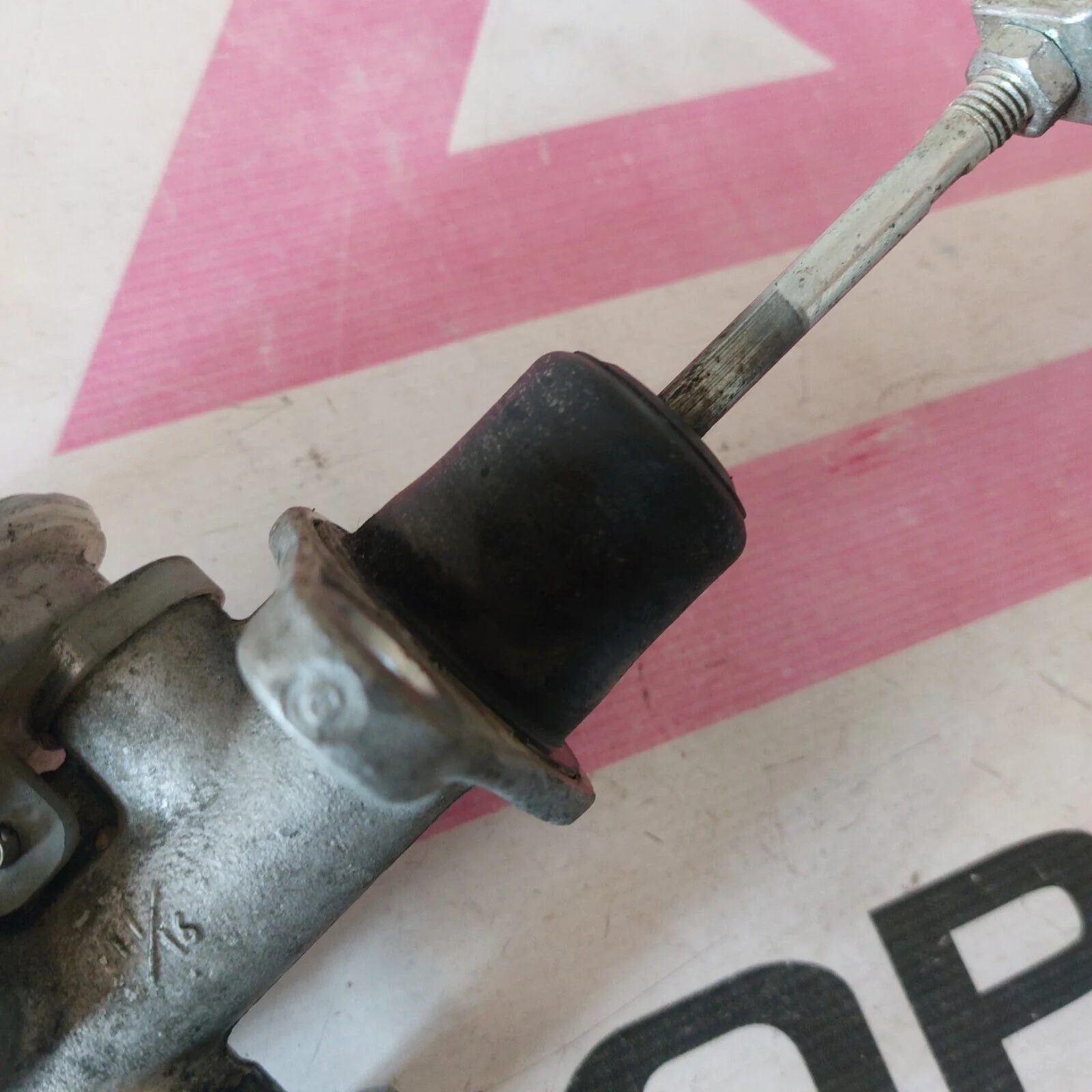2002-2007 Subaru Impreza WRX Clutch OEM Master Cylinder And Reservoir - Image 6