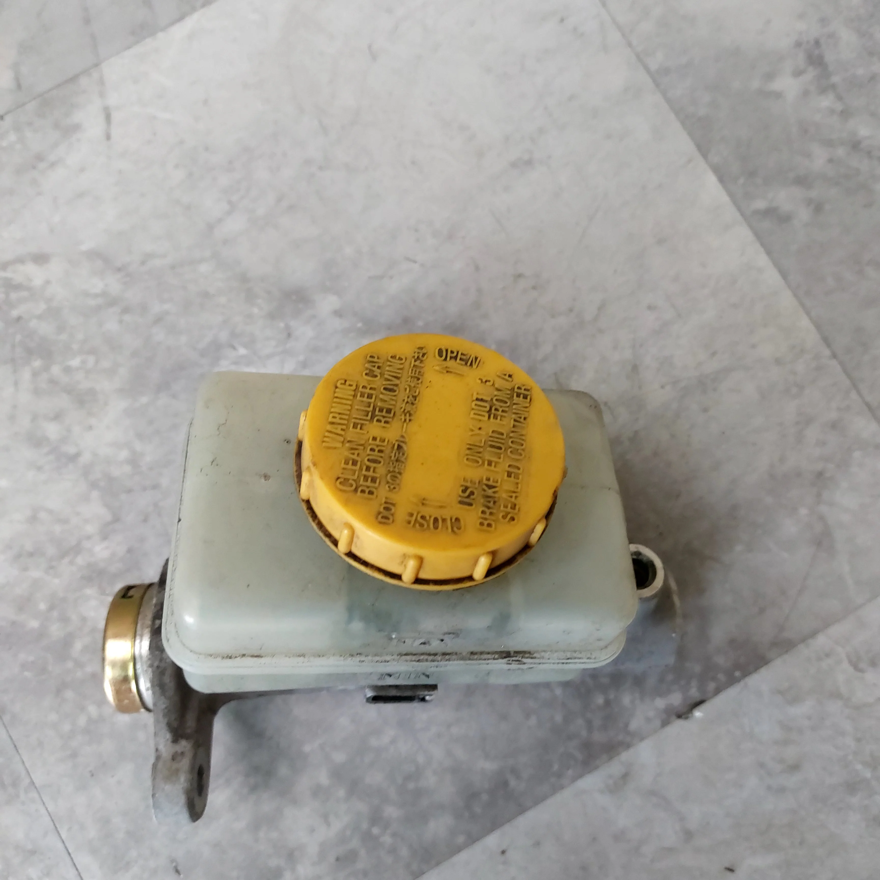 2002-2007 Subaru Impreza WRX STi OEM Brake Master Cylinder Reservoir - Image 4