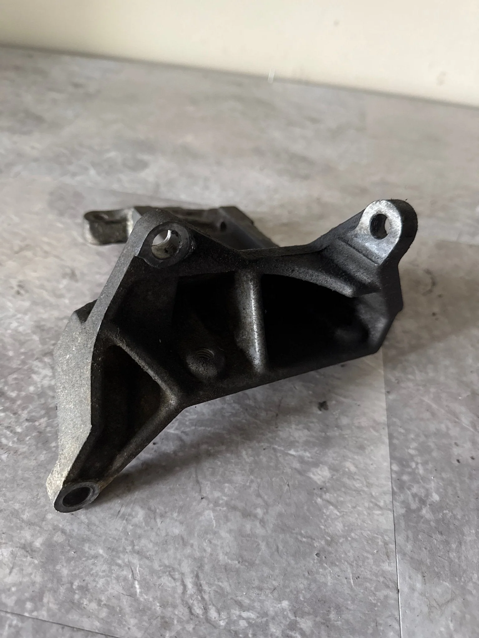 2002-2007 Subaru WRX STi Ej207 OEM Alternator Bracket Mount Assembly (02 WRX E4 - Image 2