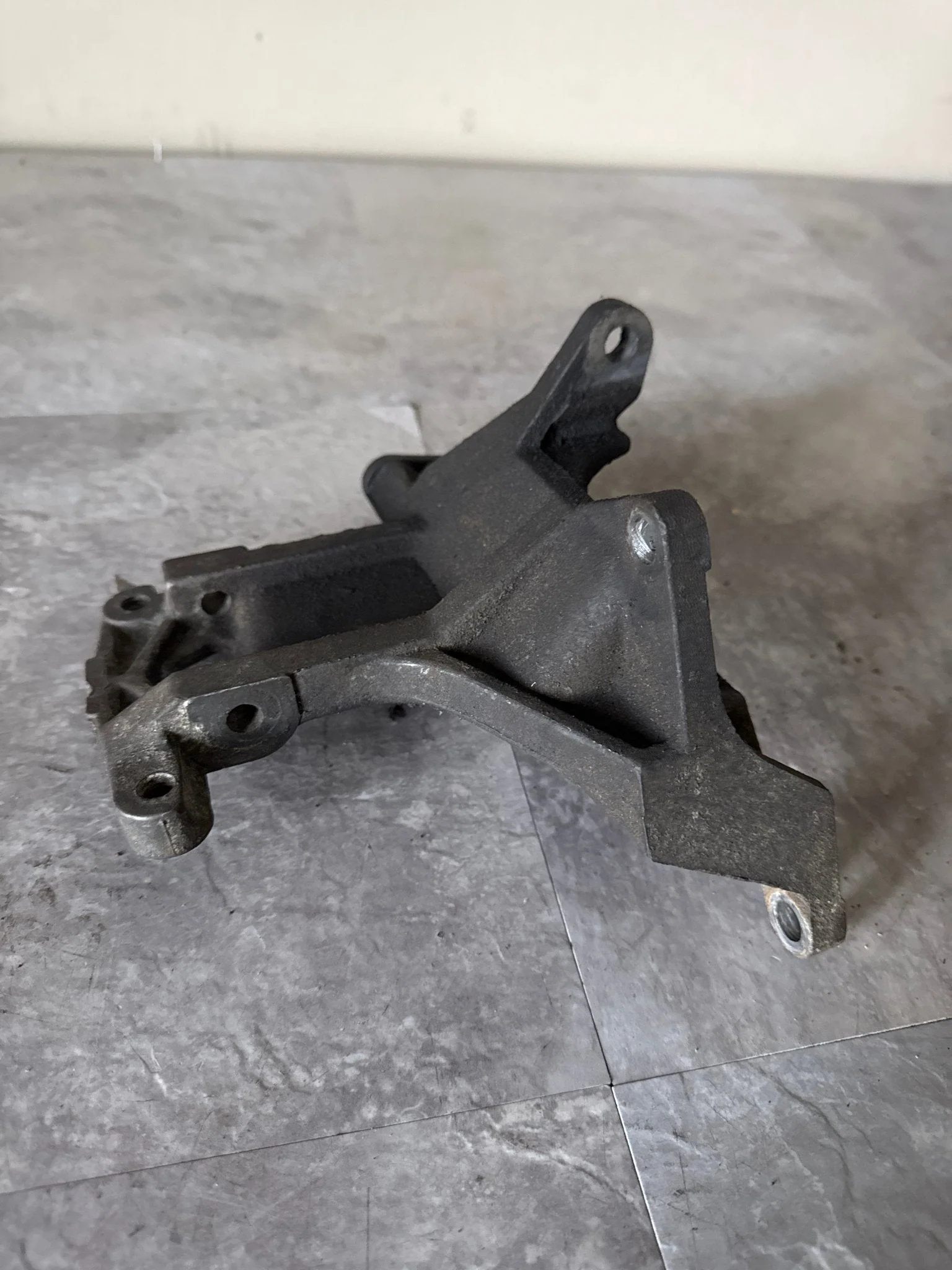 2002-2007 Subaru WRX STi Ej207 OEM Alternator Bracket Mount Assembly (02 WRX E4 - Image 3