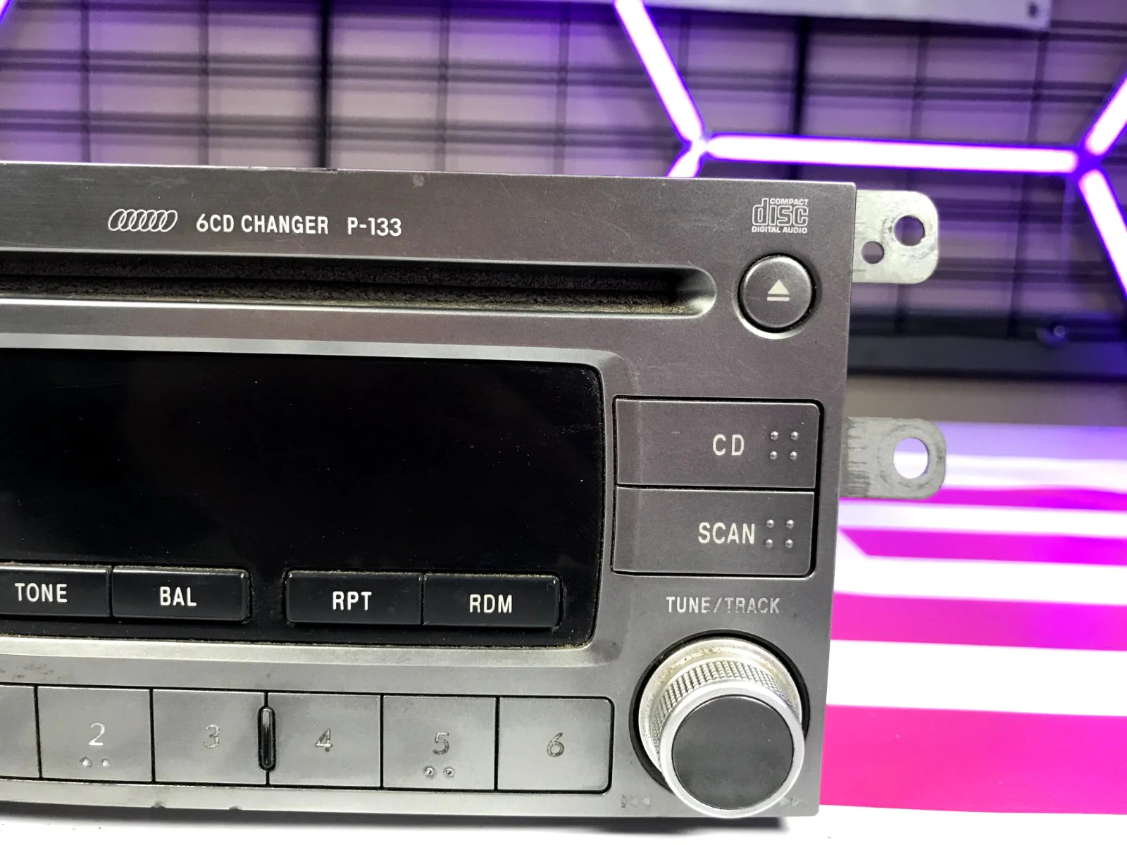 2004-2006 Subaru Impreza 6 Disc OEM Radio Control Unit Stereo Deck - Image 3