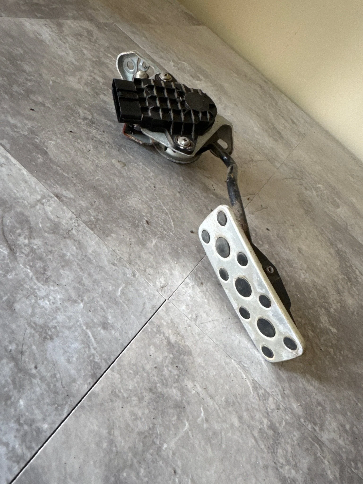 2004-2006 Subaru Impreza WRX STi OEM Gas Pedal Assembly (04 STi