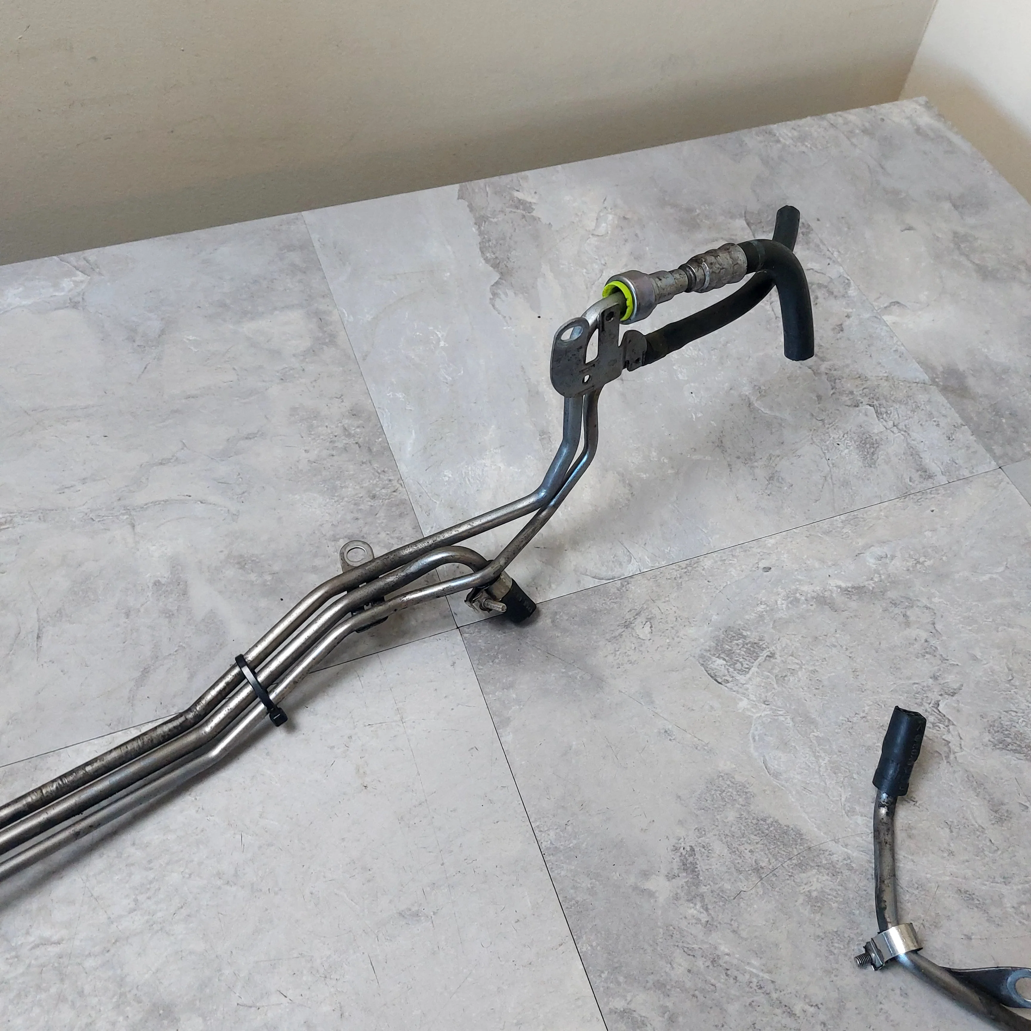 2004-2007 Subaru Impreza WRX STi OEM Fuel Rails Lines Assy E2 - Image 9