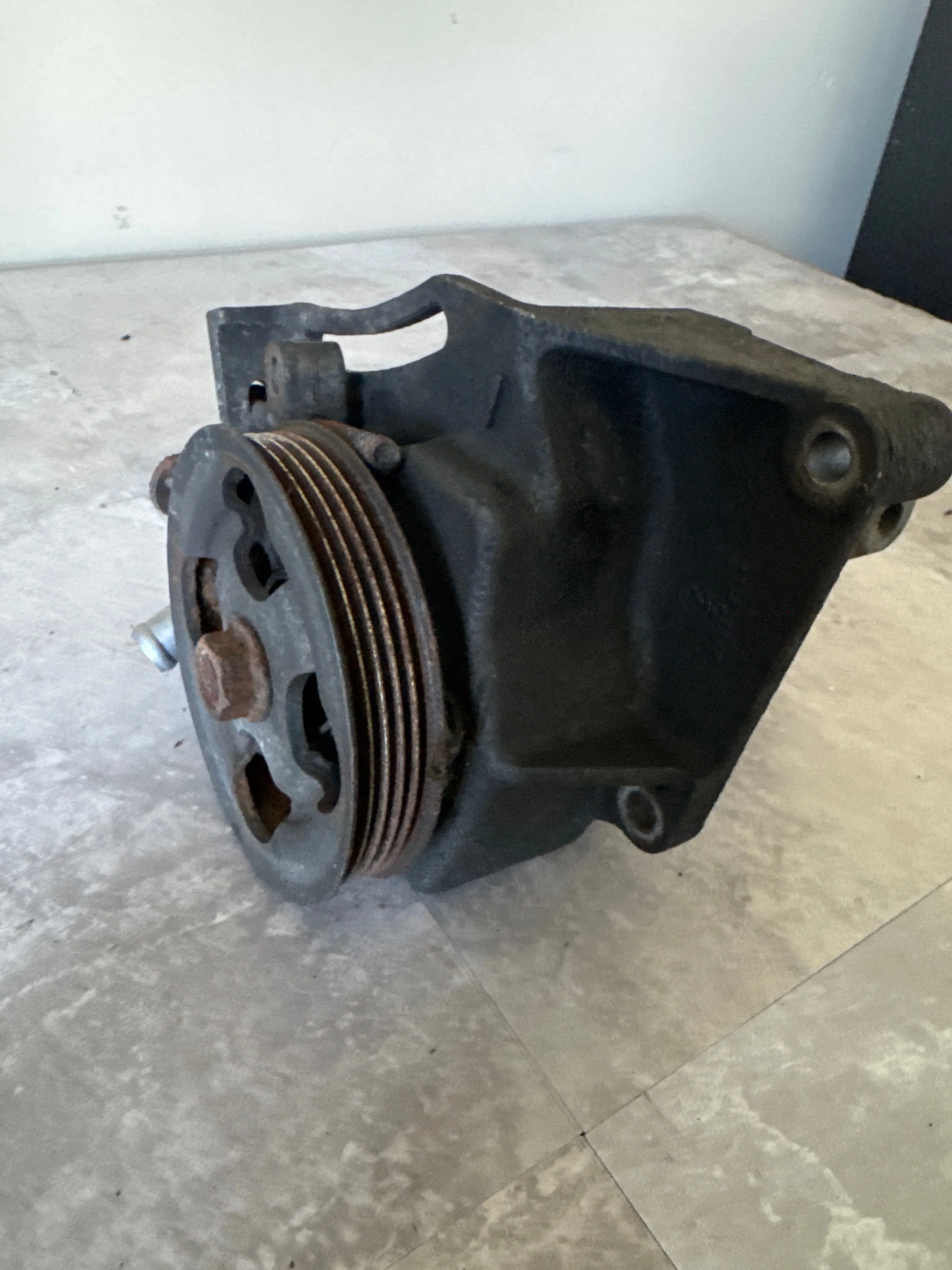 2004-2007 Subaru Impreza WRX STi OEM Power Steering Pump Assy Mount L5 - Image 3