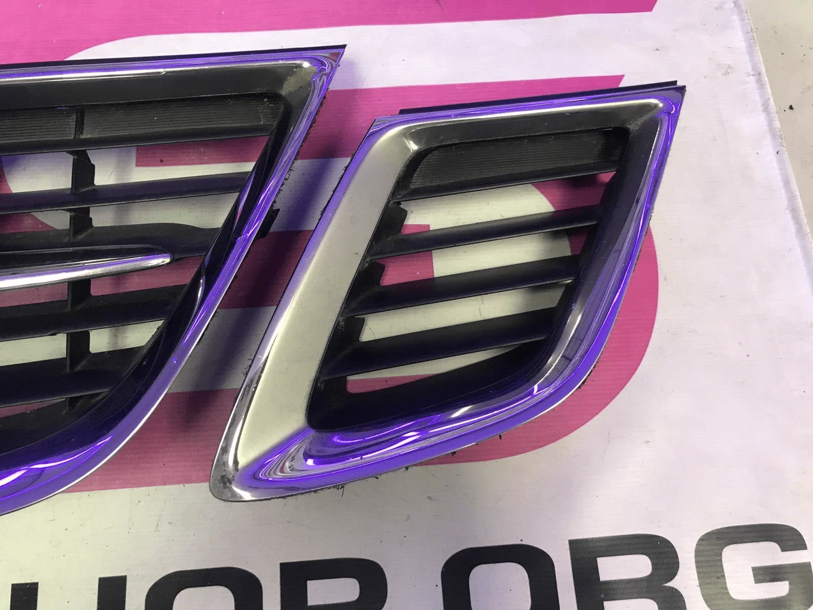2005-2006 OEM Saab Saabaru Three Piece Grille Assembly - Image 3