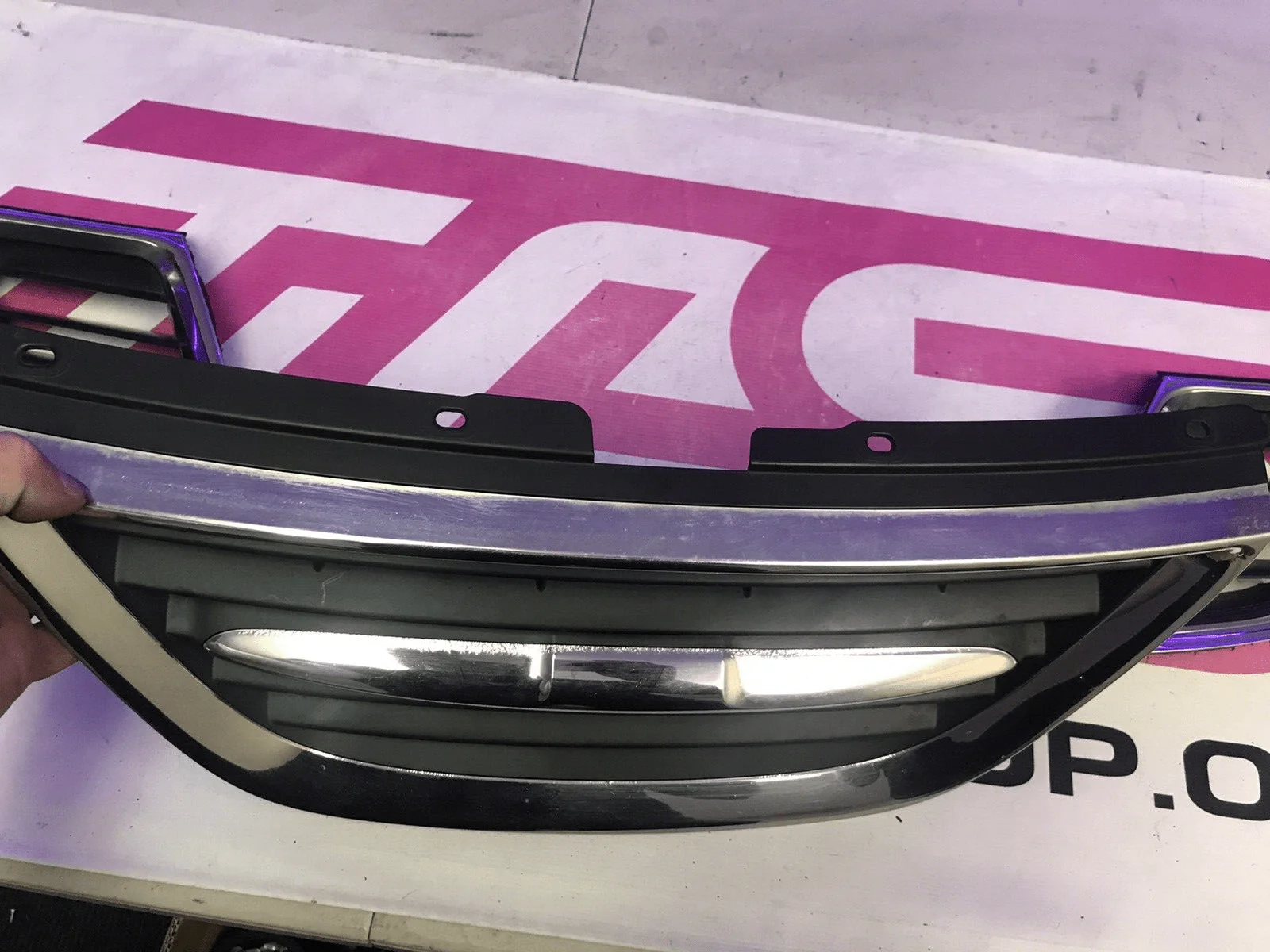 2005-2006 OEM Saab Saabaru Three Piece Grille Assembly - Image 5