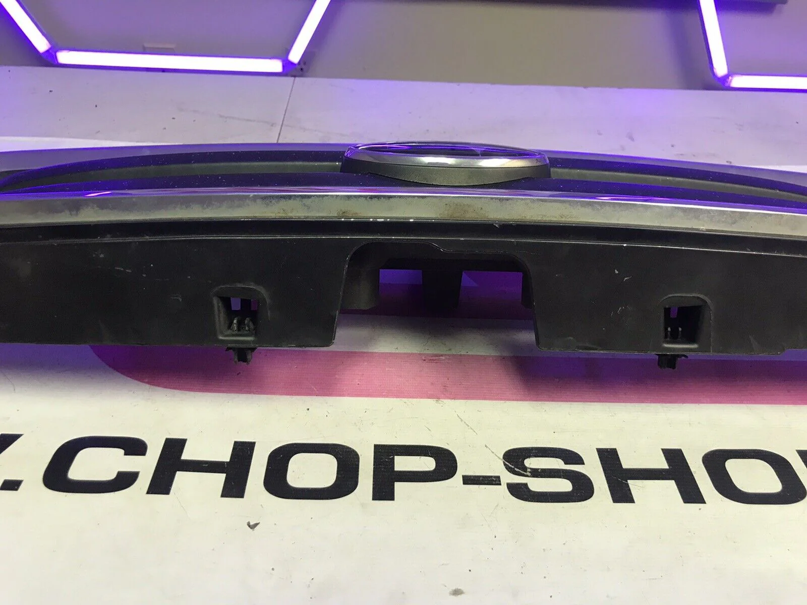 2003-2006 Subaru Forester Front Grille OEM Assembly - Image 5