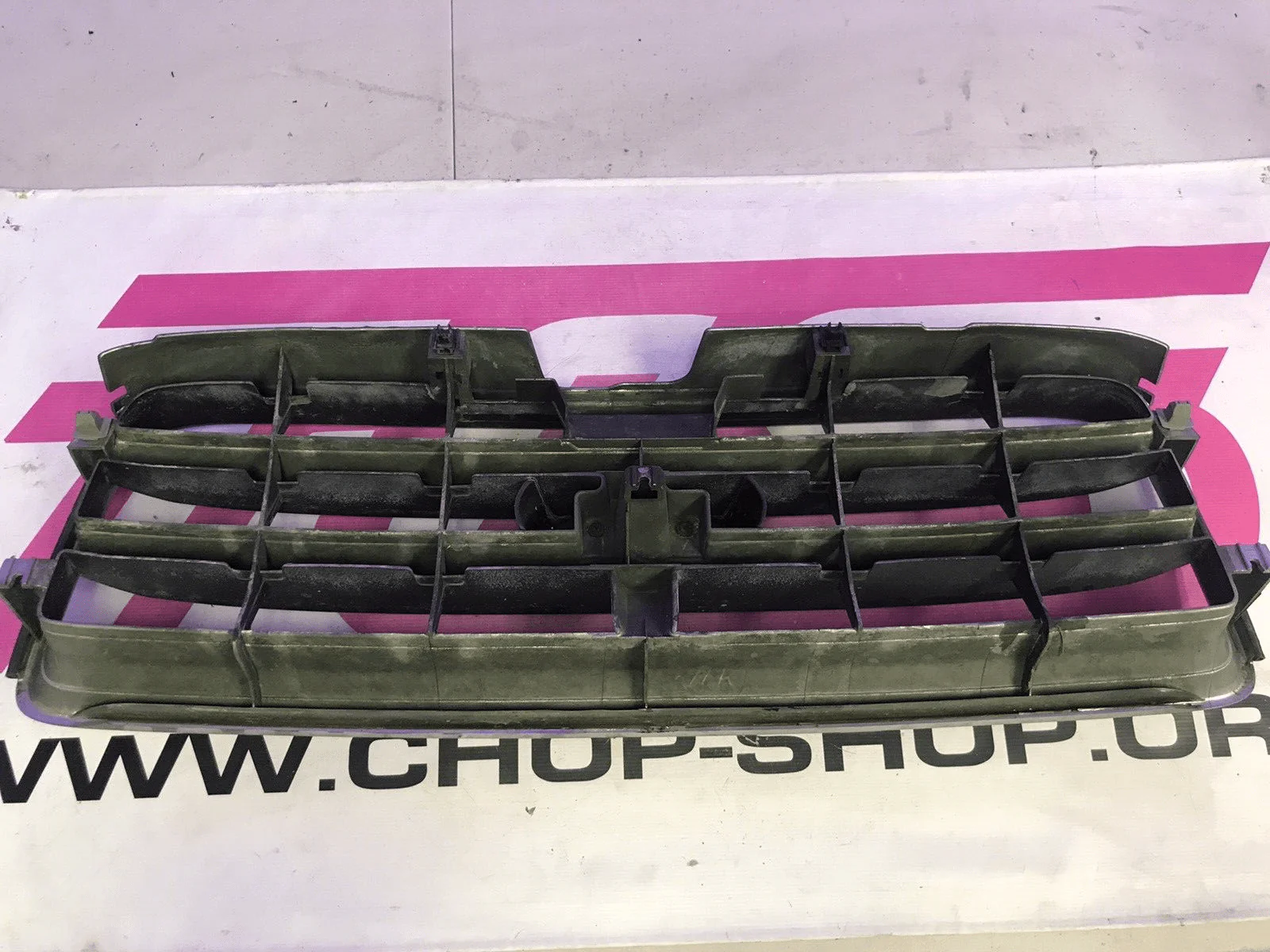 2003-2006 Subaru Forester Front Grille OEM Assembly - Image 6