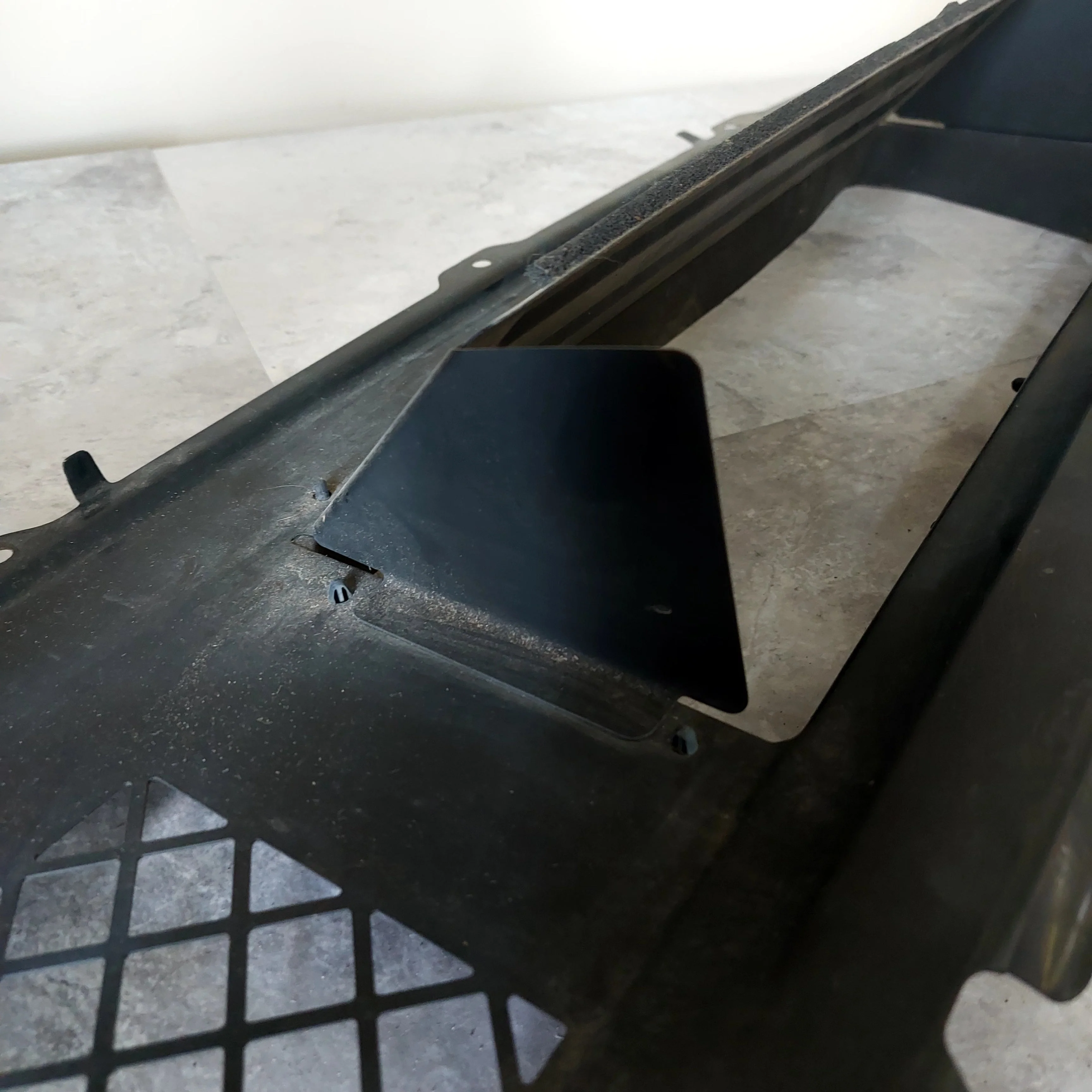 2004-2005 Subaru Impreza WRX Hood OEM Scoop Splitter - Image 3
