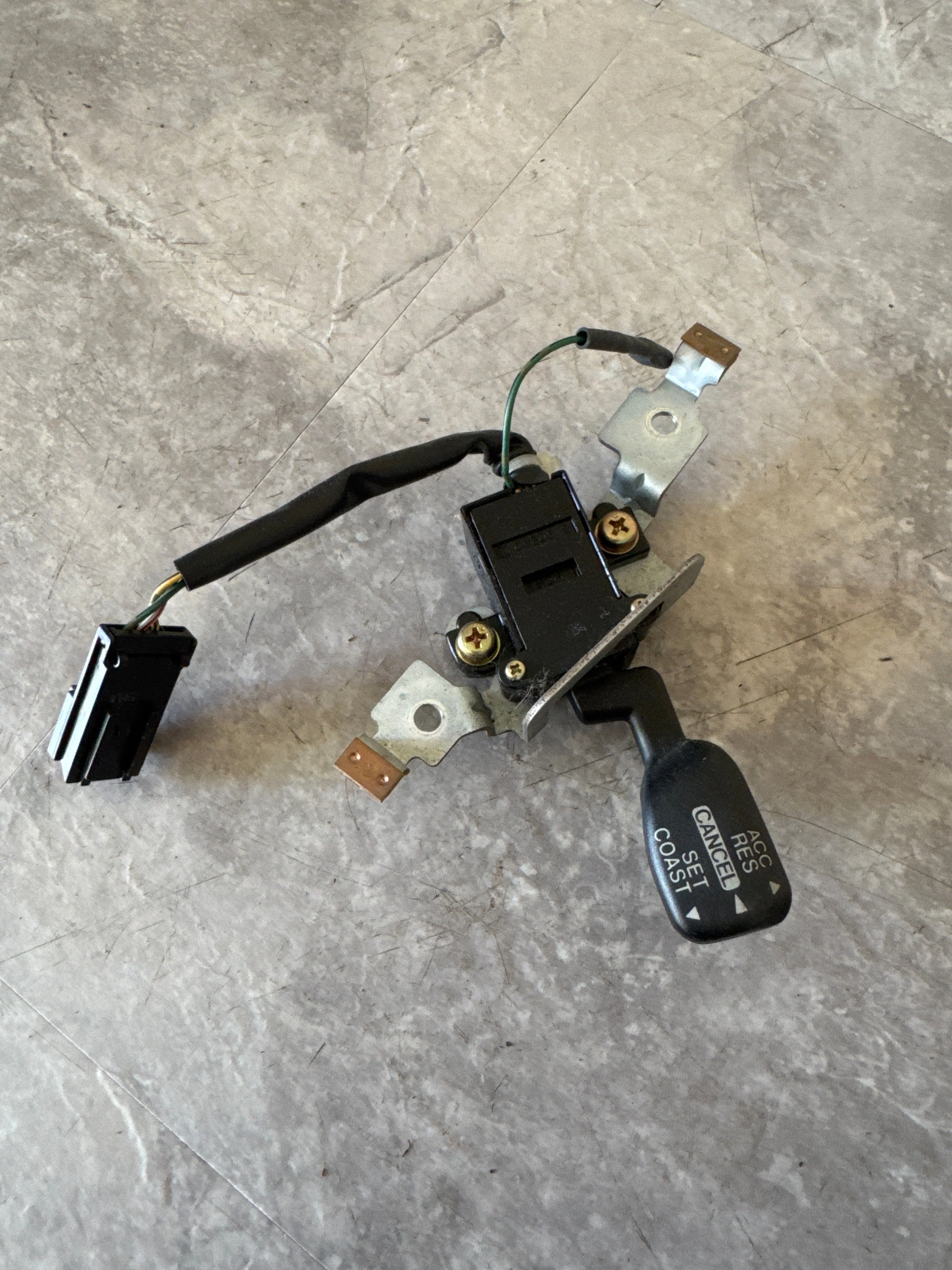 2000-2004 Subaru Cruise Control Switch OEM K2-q