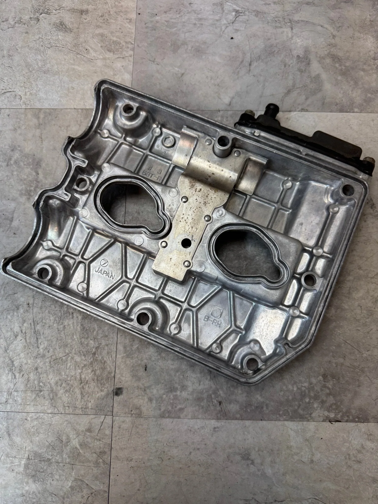 2002-2005 Subaru Impreza WRX RH OEM Passenger Side Valve Cover E2 - Image 2