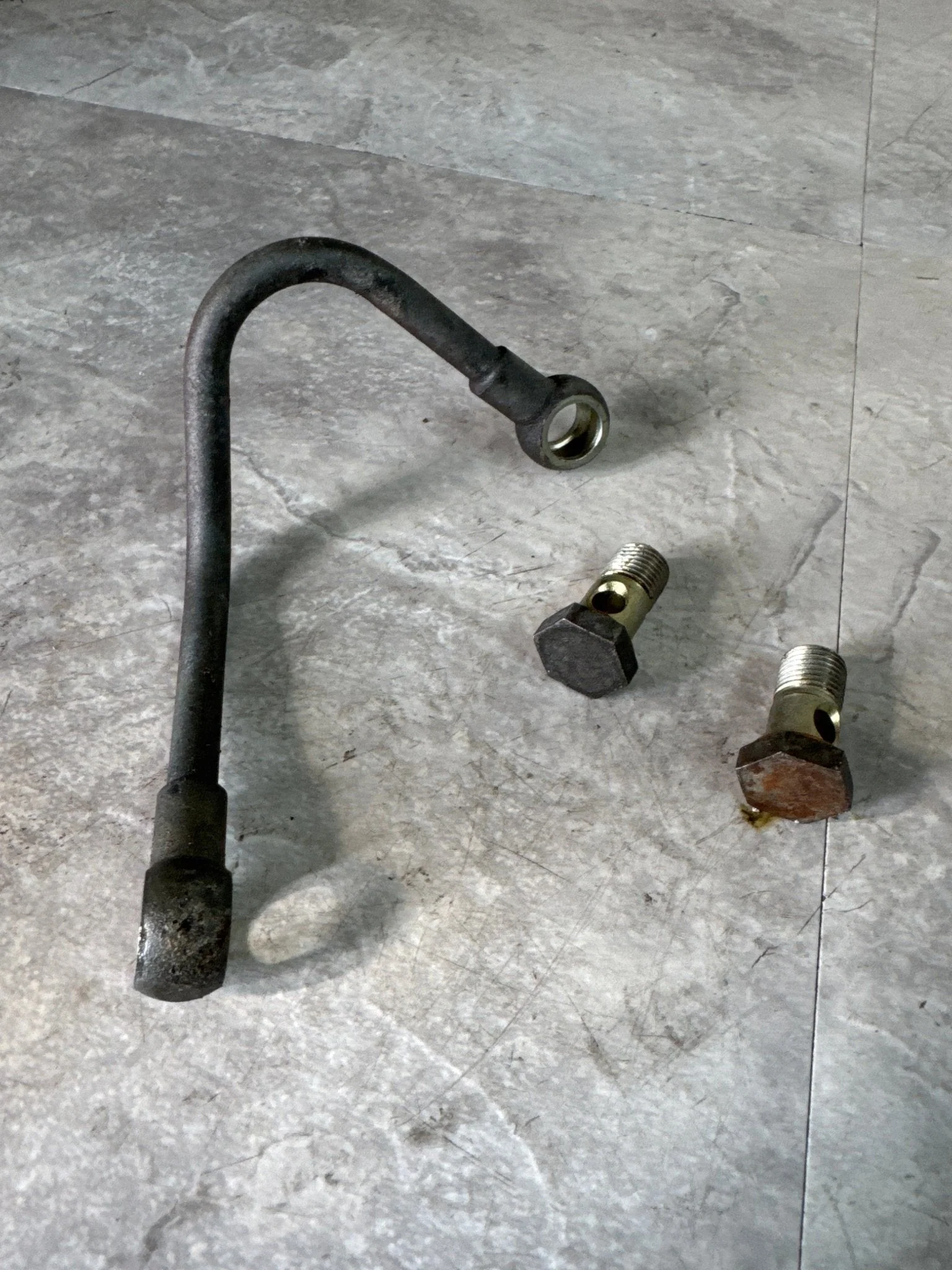 Subaru Oil Feed Line AVCS Head Drivers Side - Image 2