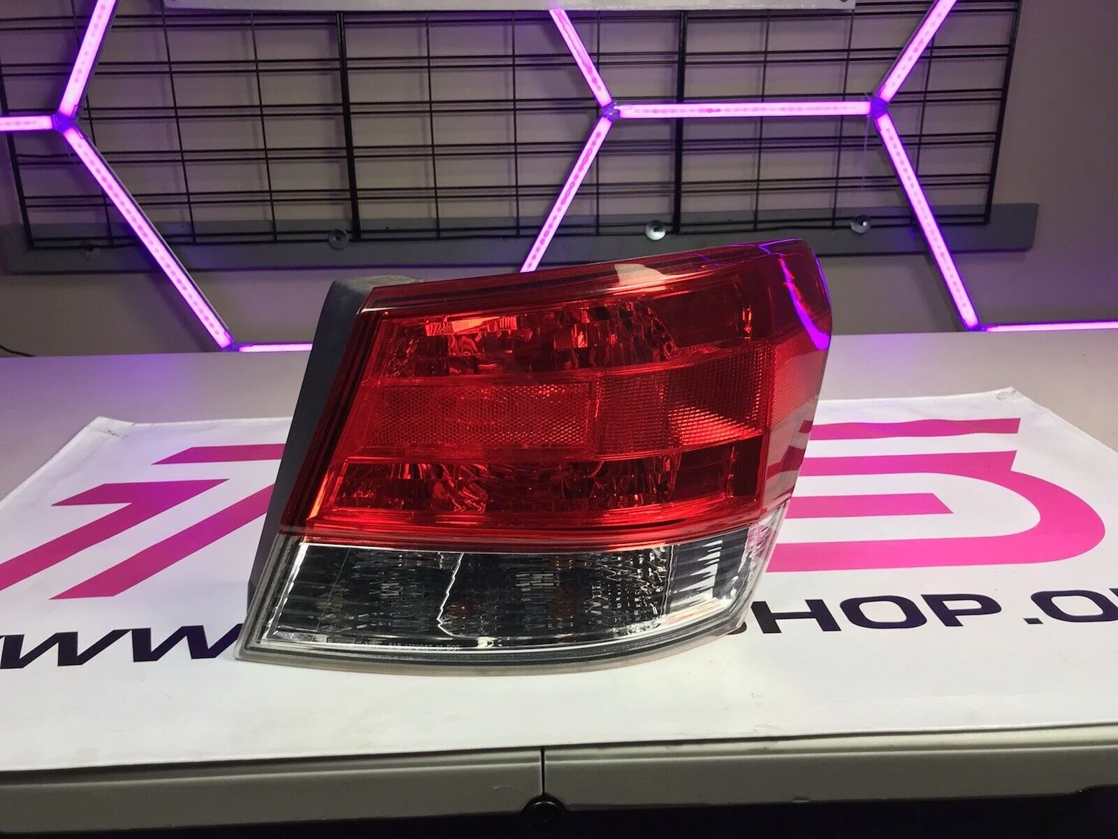 2010-2014 Subaru Legacy TYC RH Side Taillight Assembly 11-6379-01-1n
